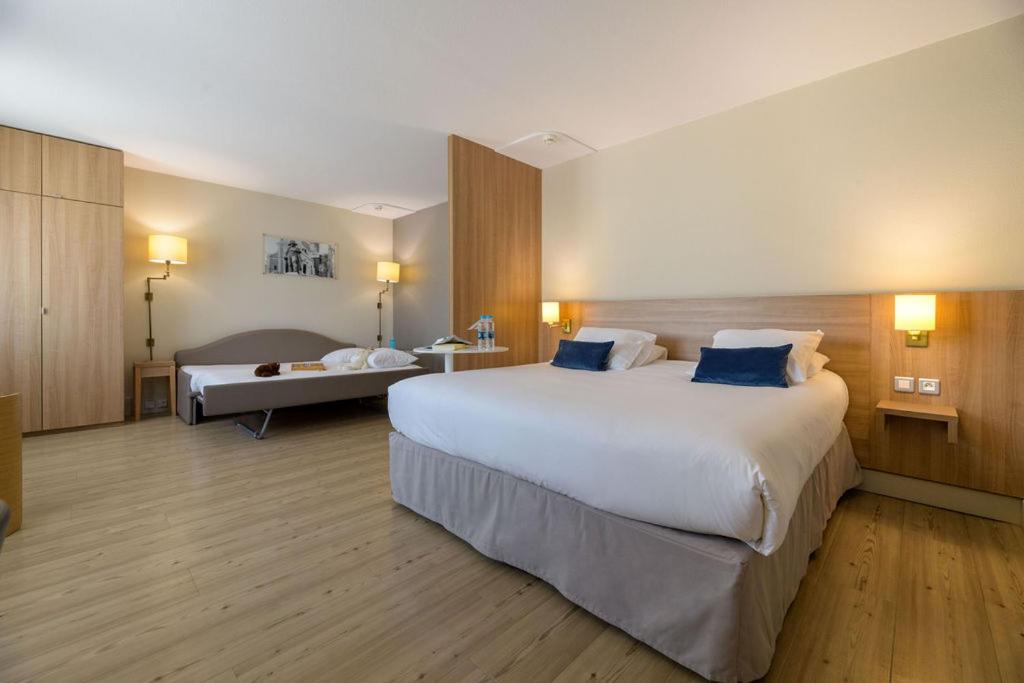 Junior King Suite - Photo 5