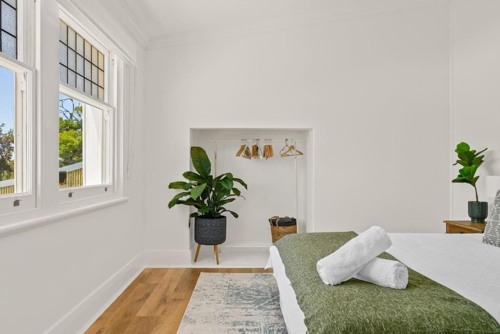 Three-Bedroom House photo 2