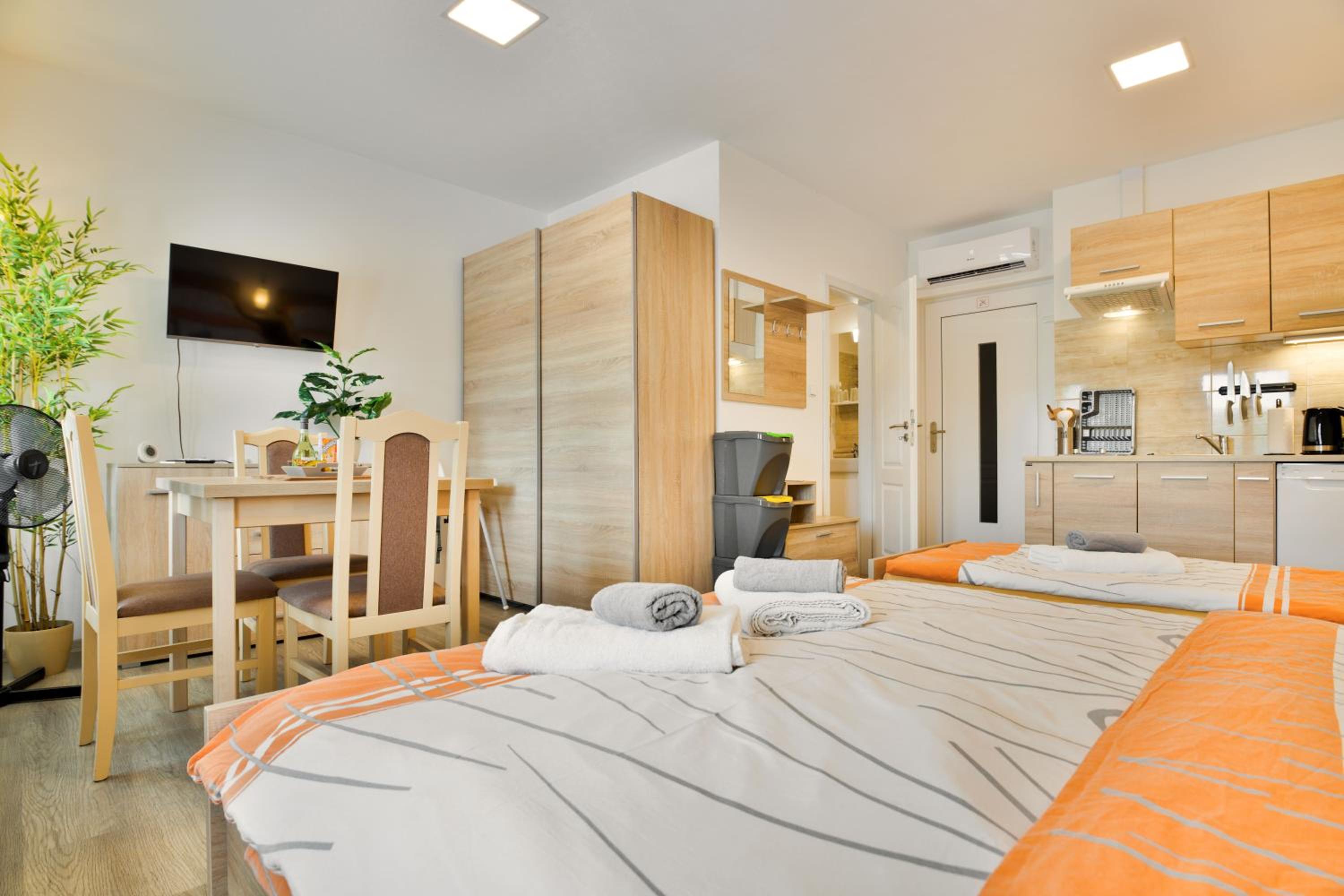 Apartment - Ground Floor - Photo 1
