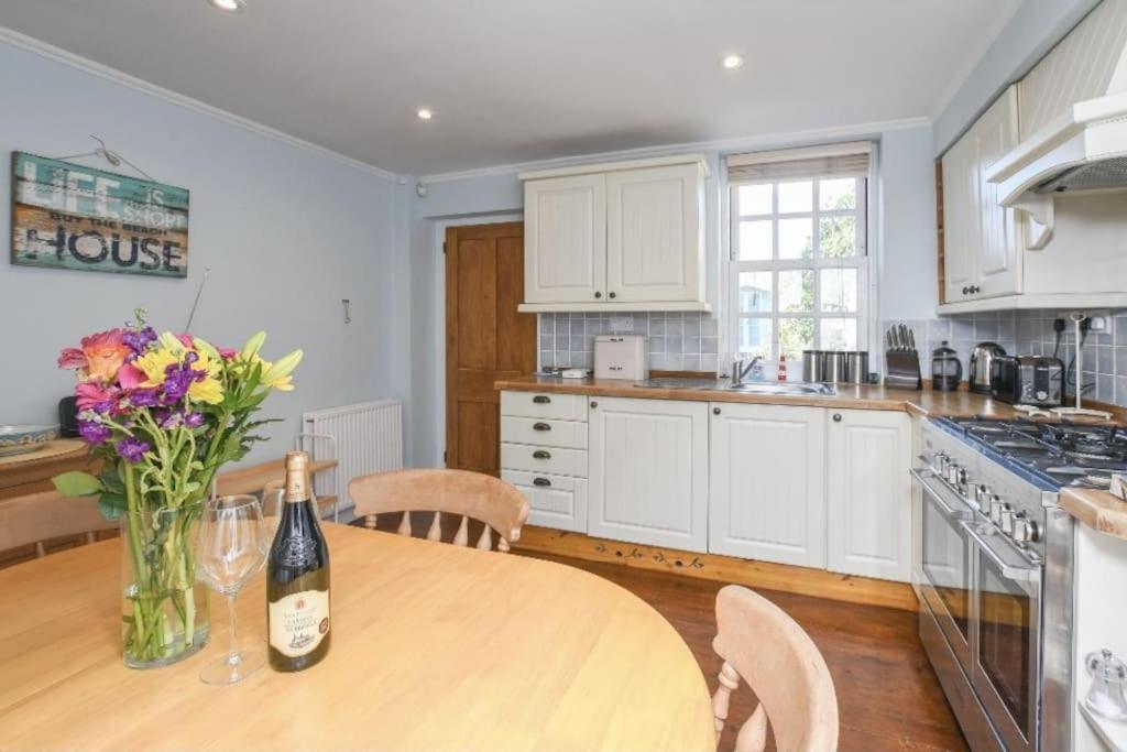 Three-Bedroom House photo 2