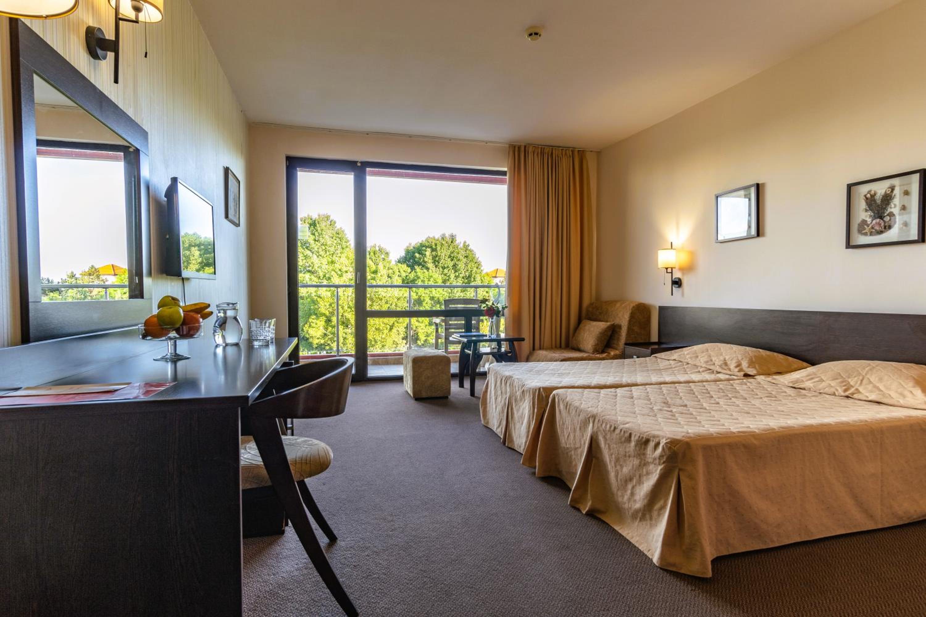 Twin Room With Extra Bed With Balcony (3 Adults)
