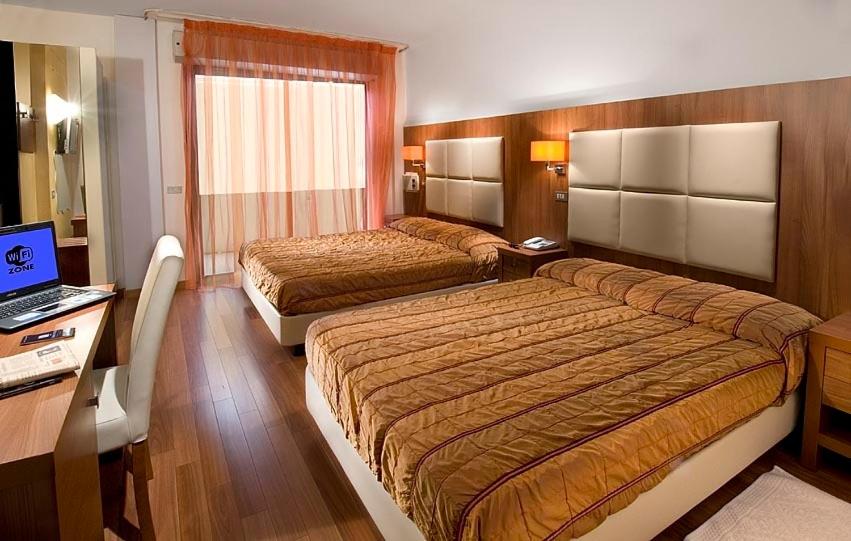 Triple Room with Sea View - Photo 5
