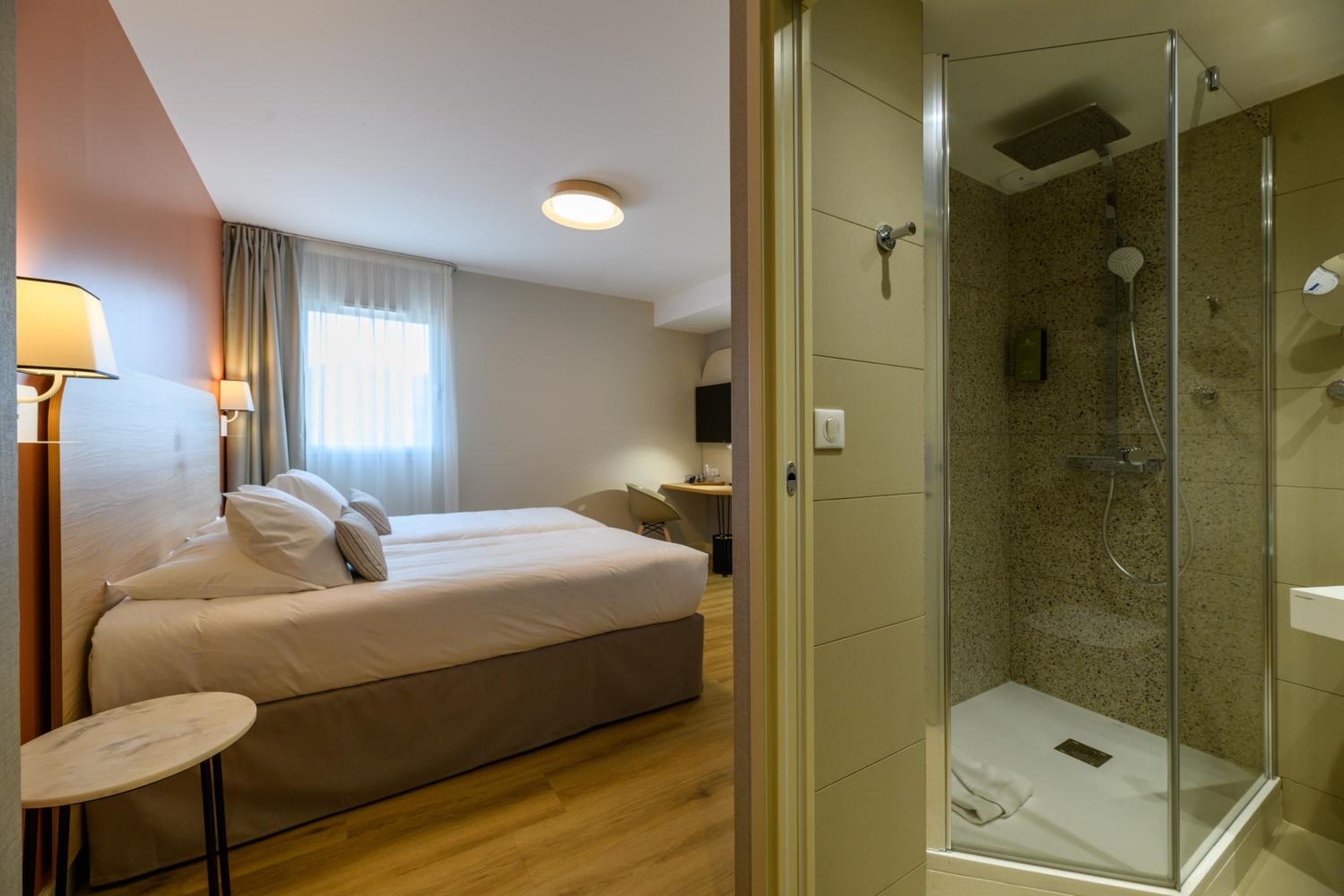 Two-Bedroom Suite with Terrace and Two Bathrooms - Photo 21