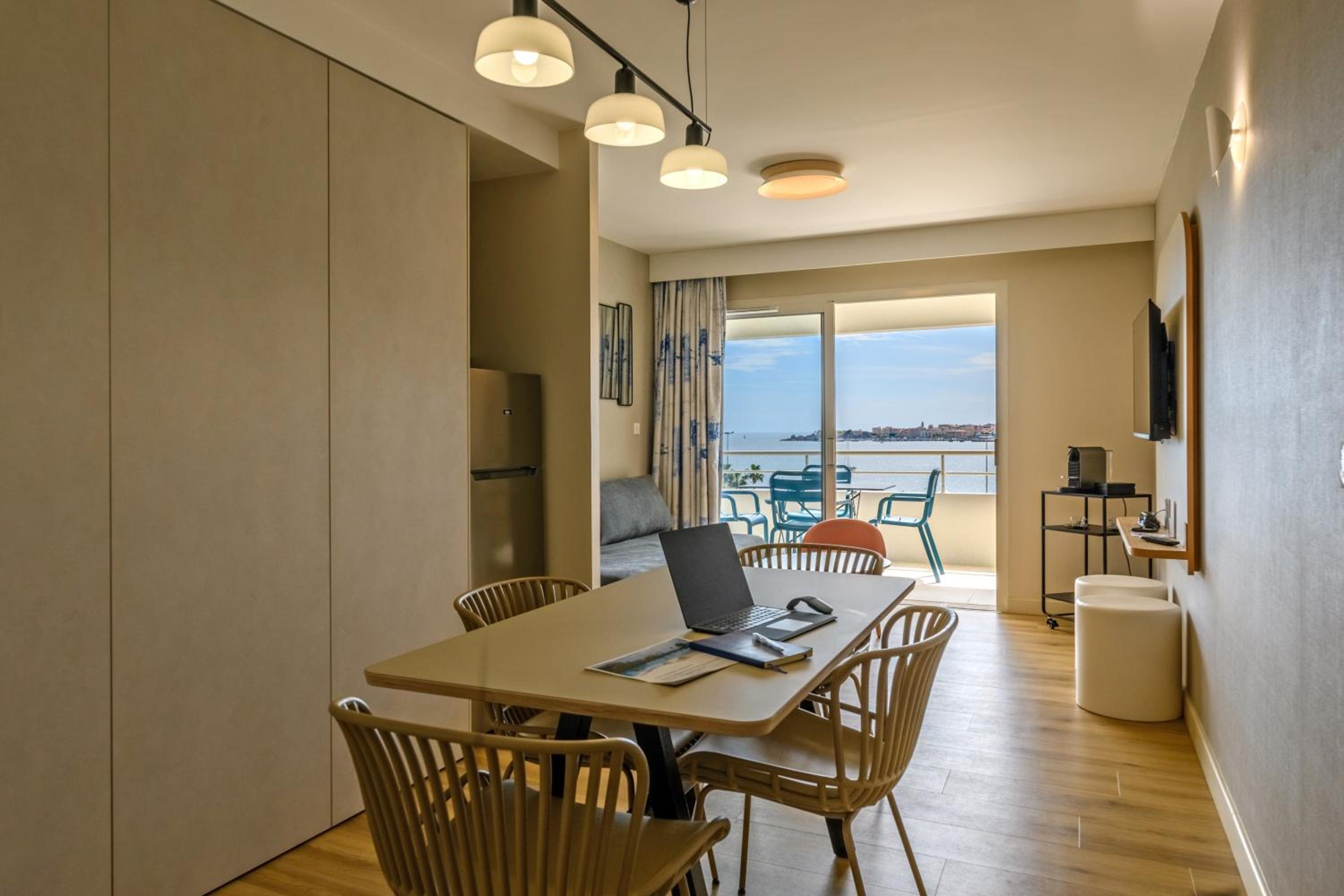 Two-Bedroom Suite with Terrace and Two Bathrooms - Photo 16