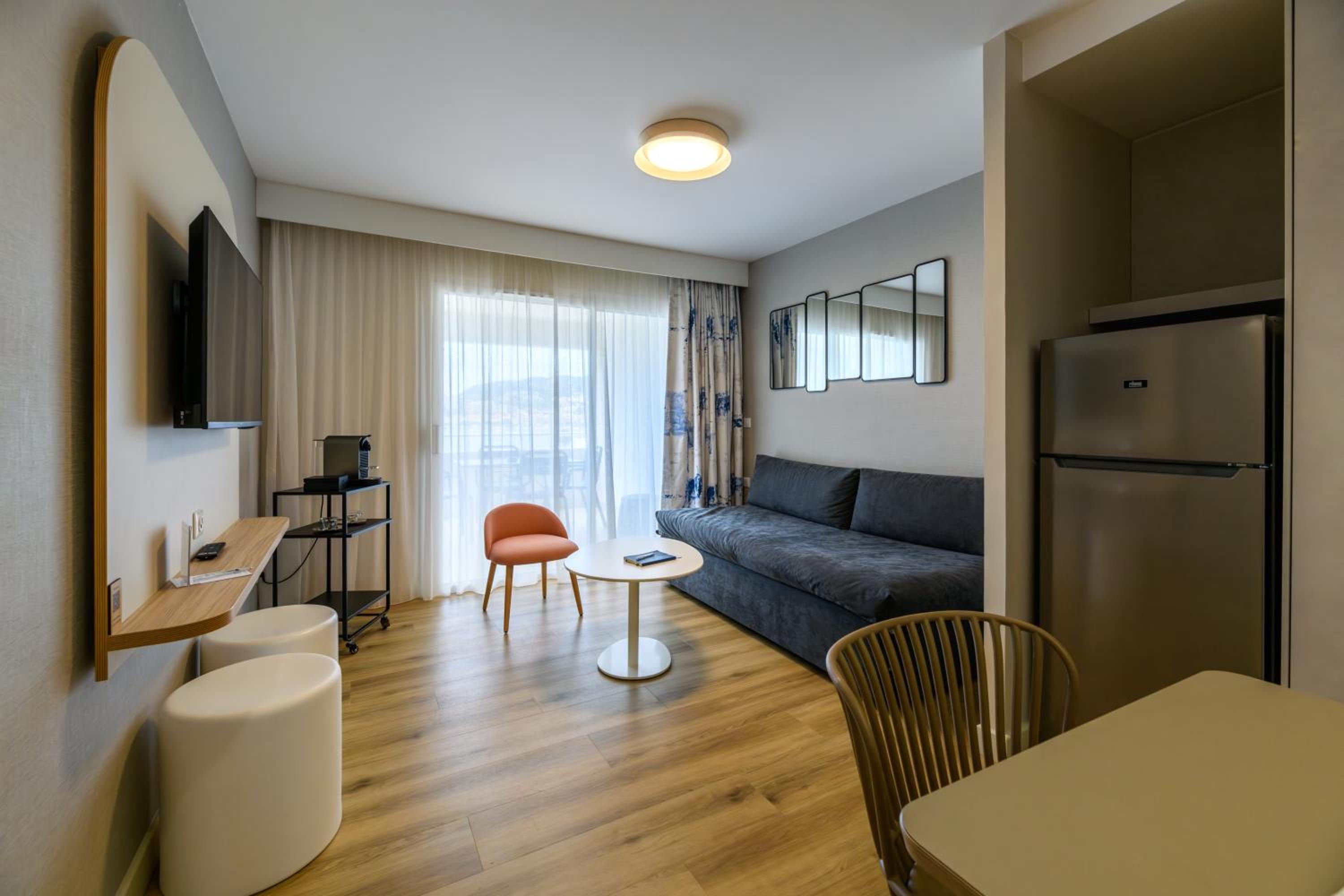 Two-Bedroom Suite with Terrace and Two Bathrooms - Photo 15