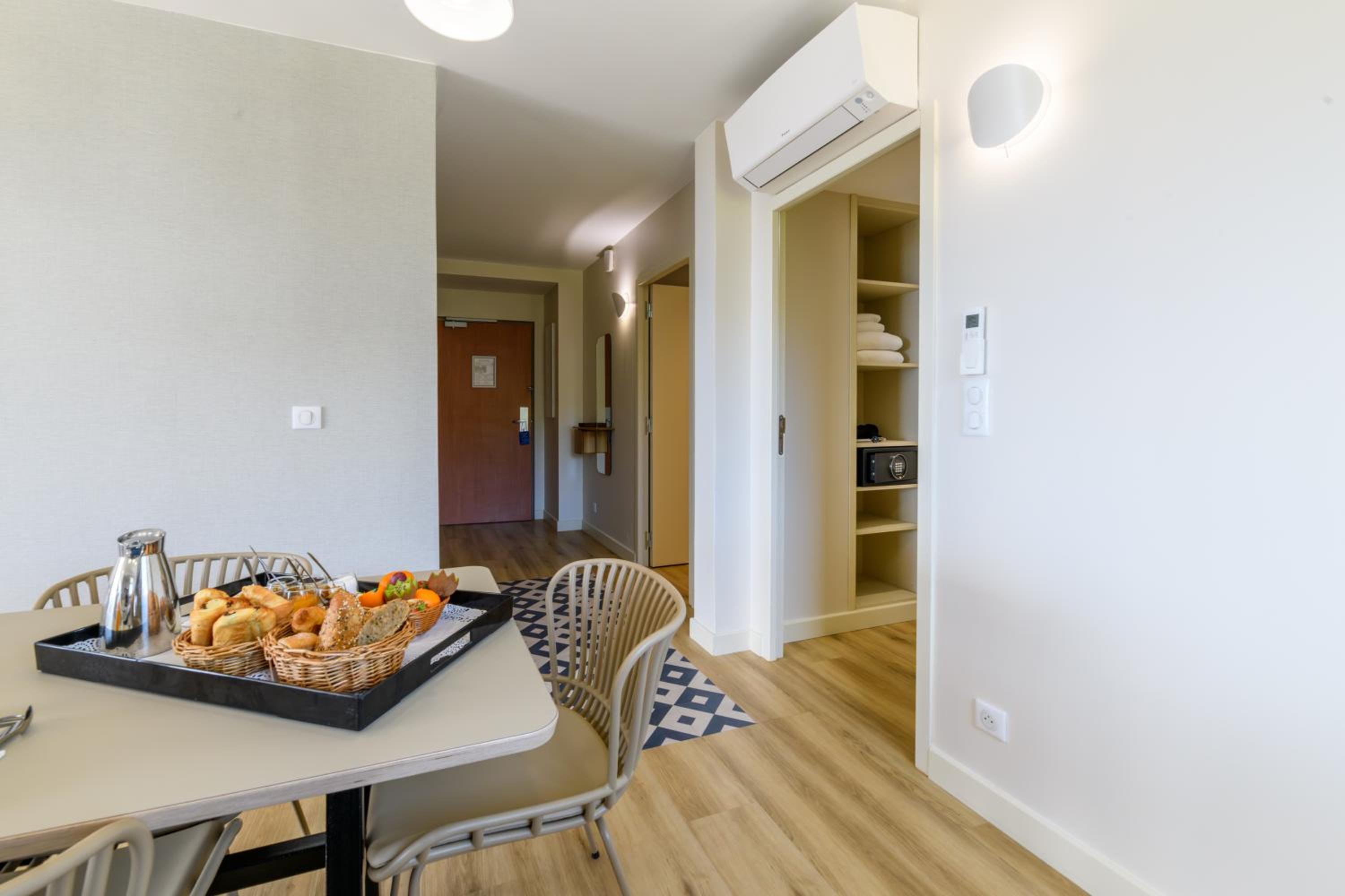 Two-Bedroom Suite with Terrace and Two Bathrooms - Photo 12