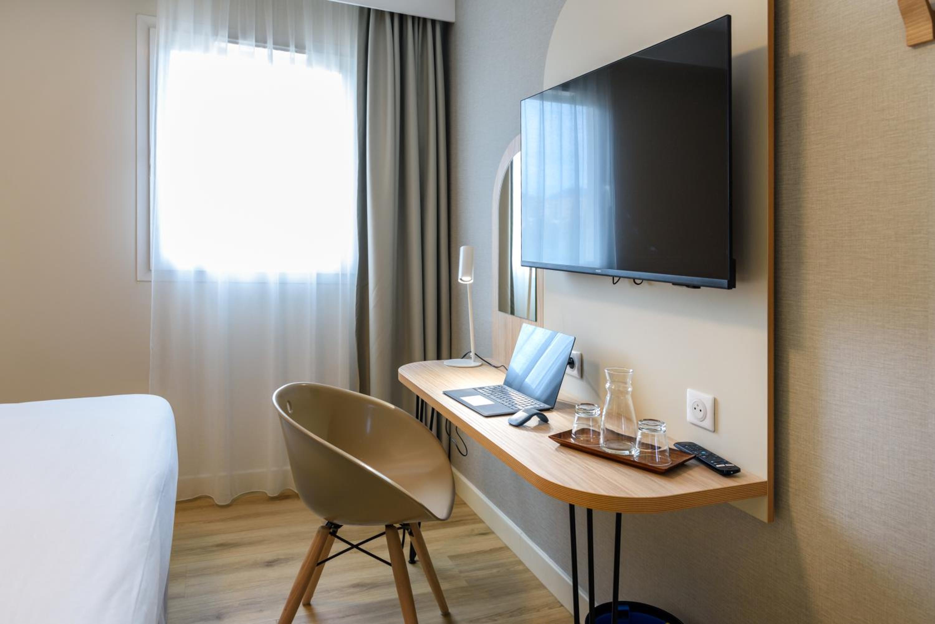 Two-Bedroom Suite with Terrace and Two Bathrooms - Photo 8