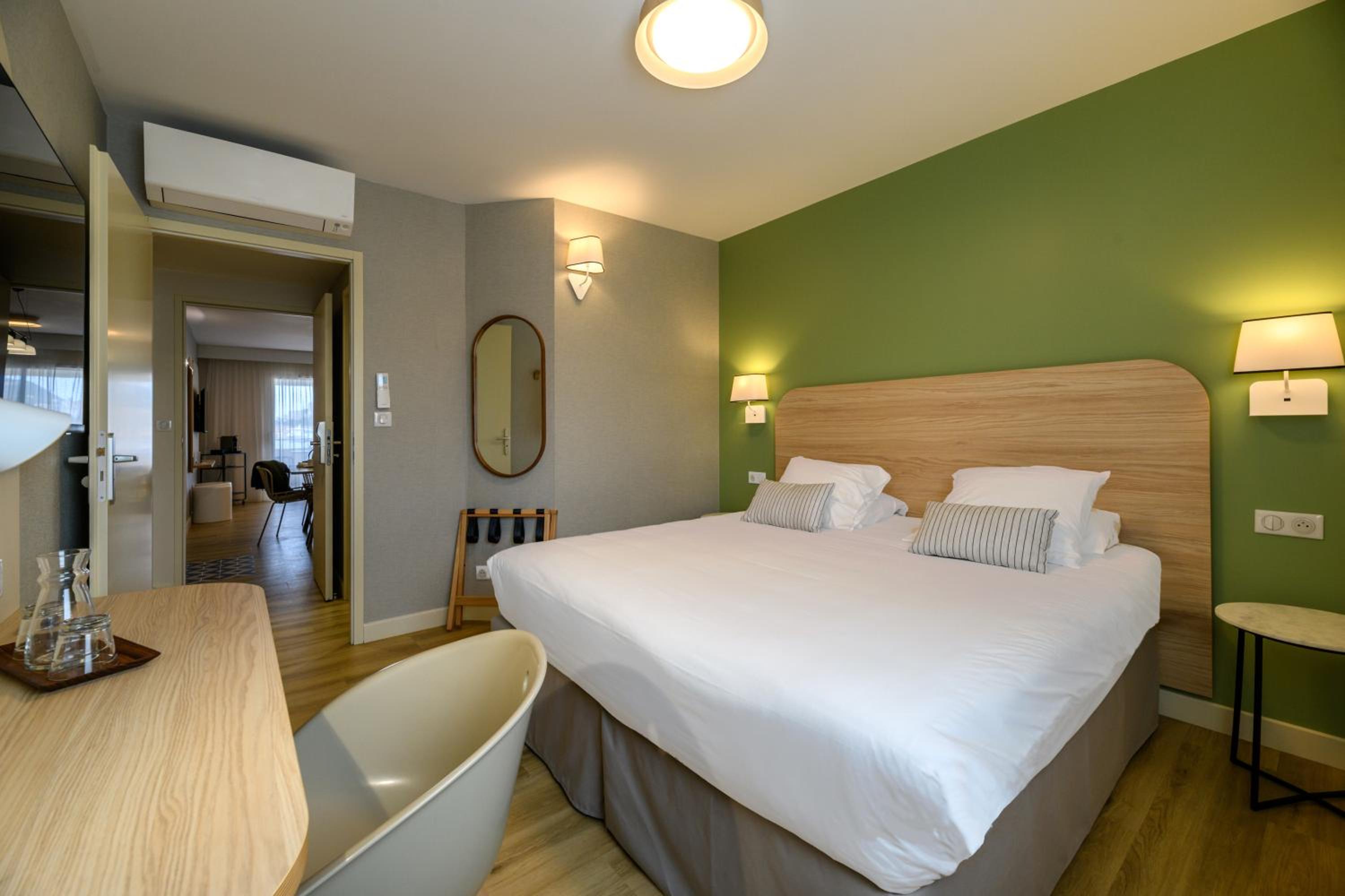 Two-Bedroom Suite with Terrace and Two Bathrooms - Photo 7