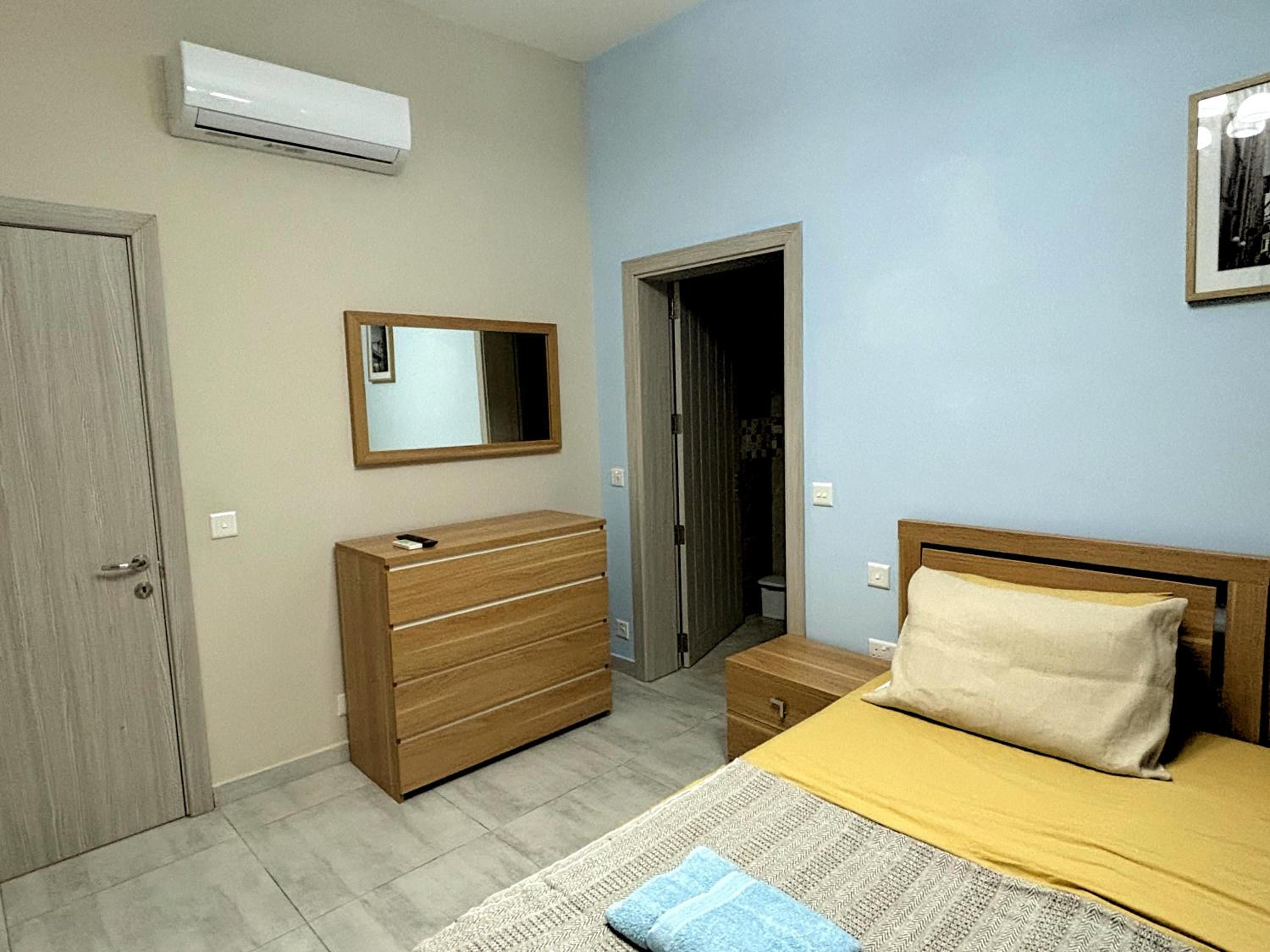 Twin Room with Private Bathroom photo 1