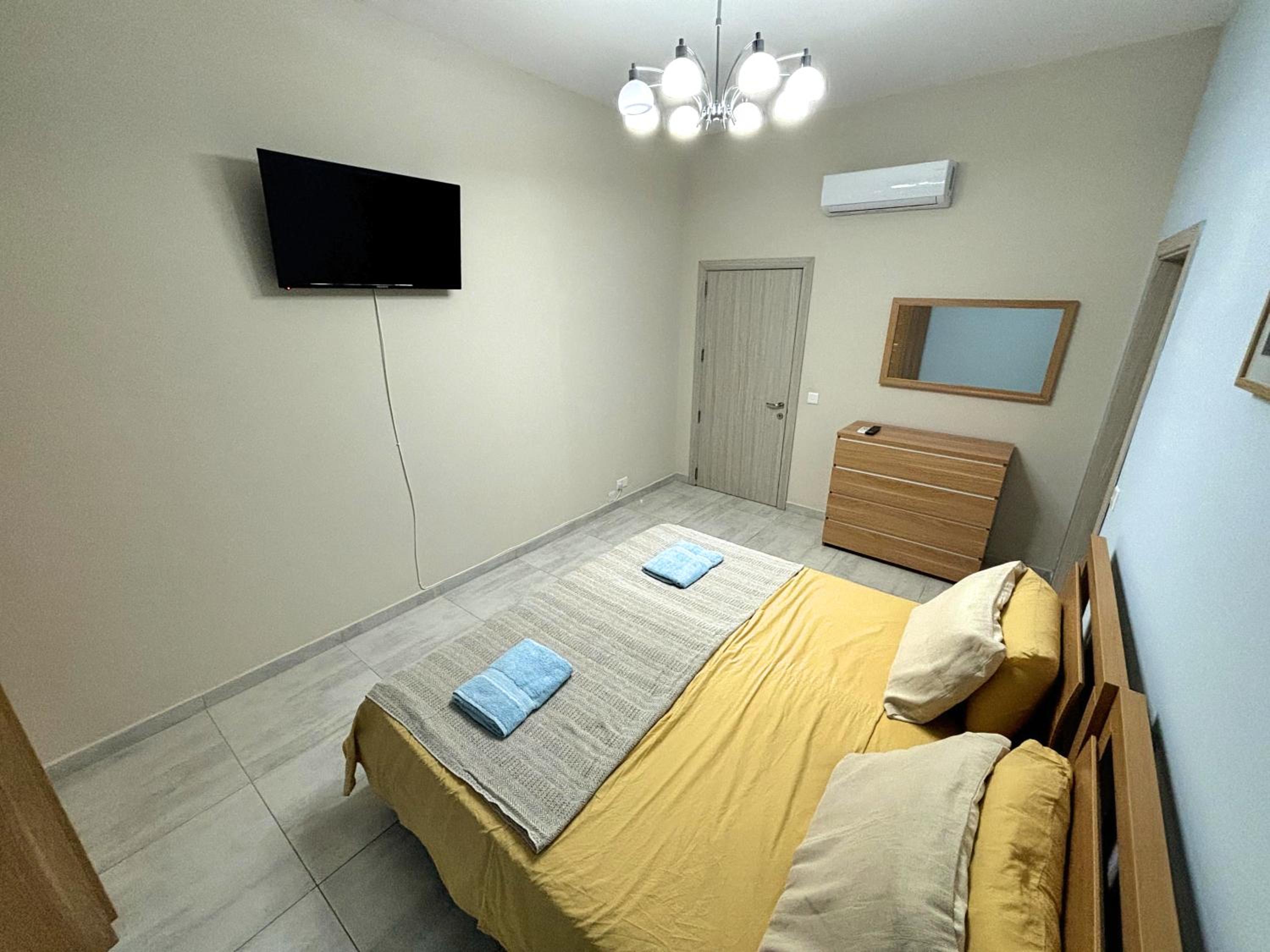 Twin Room with Private Bathroom photo 2