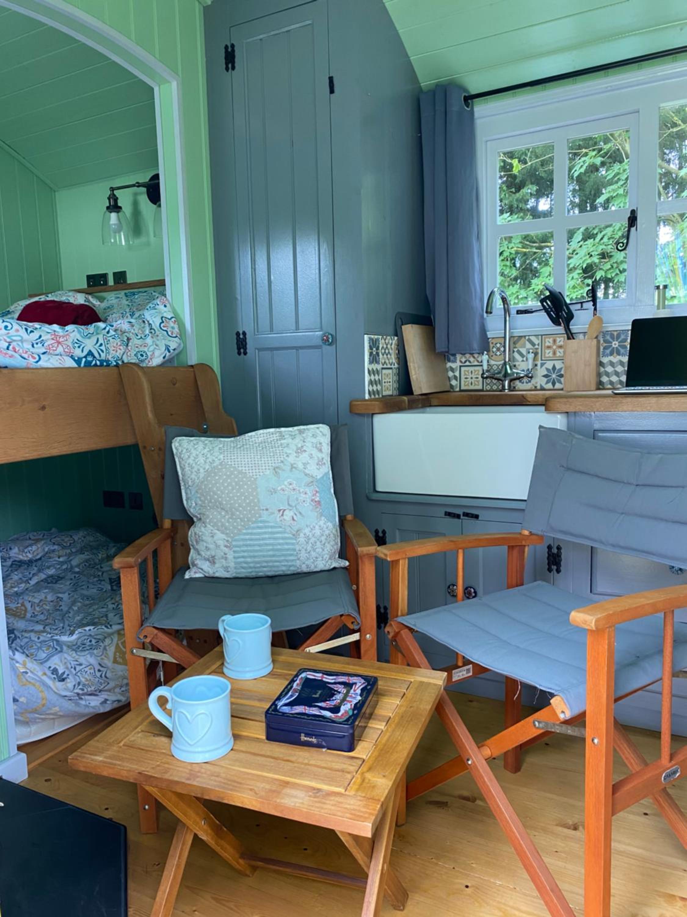 Mobile Home photo 3