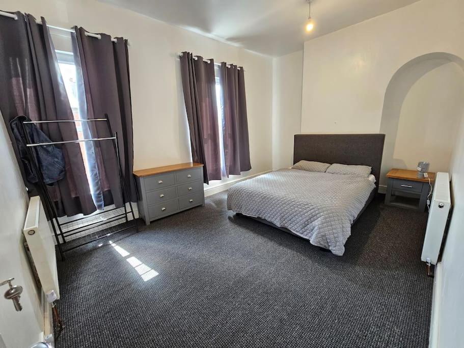 Three-Bedroom House photo 3