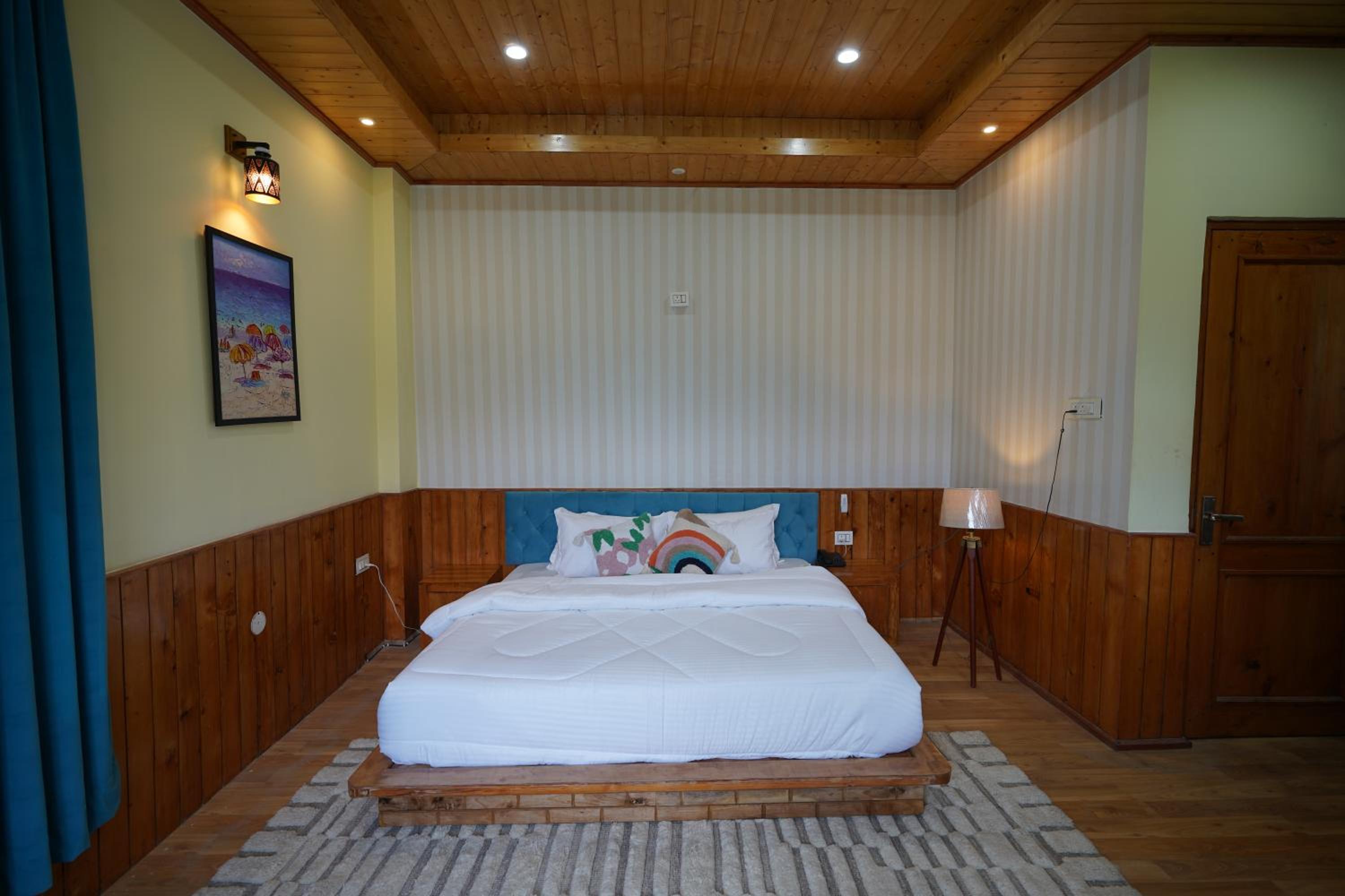 Deluxe Double Room With Balcony photo 2