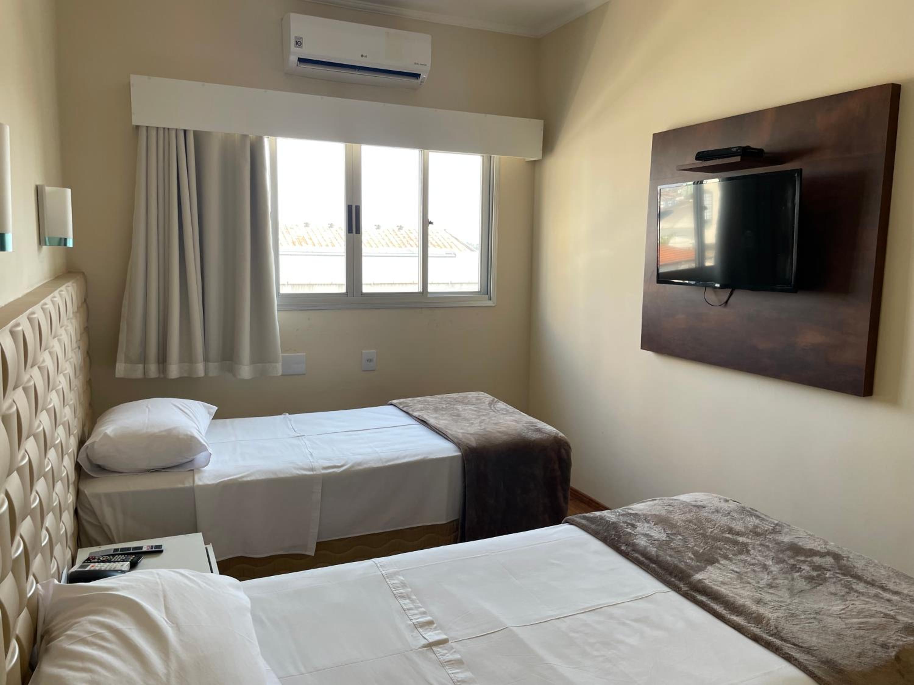 Standard Twin Room photo 2
