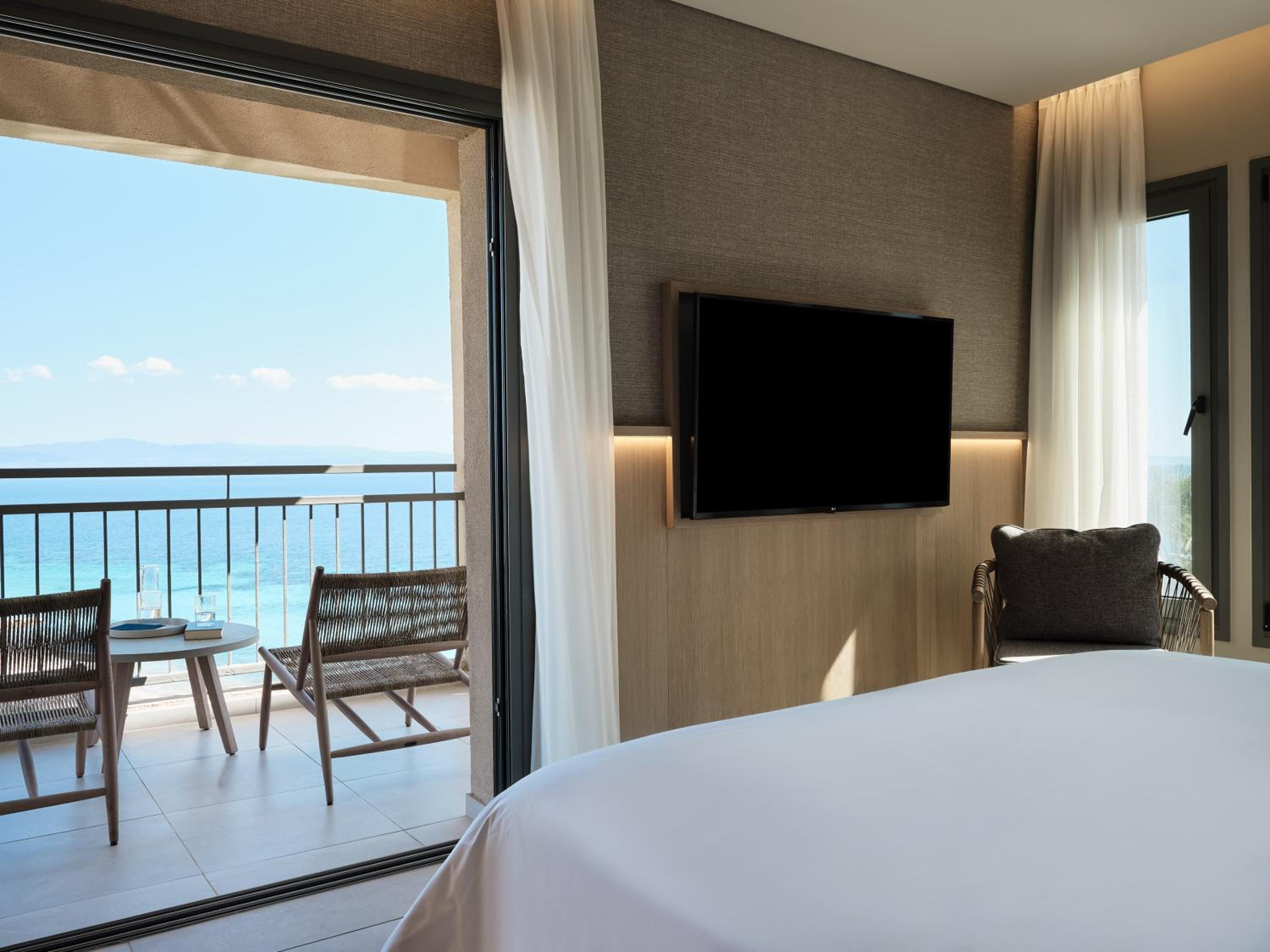 Deluxe Double Room with Sea View - Photo 10