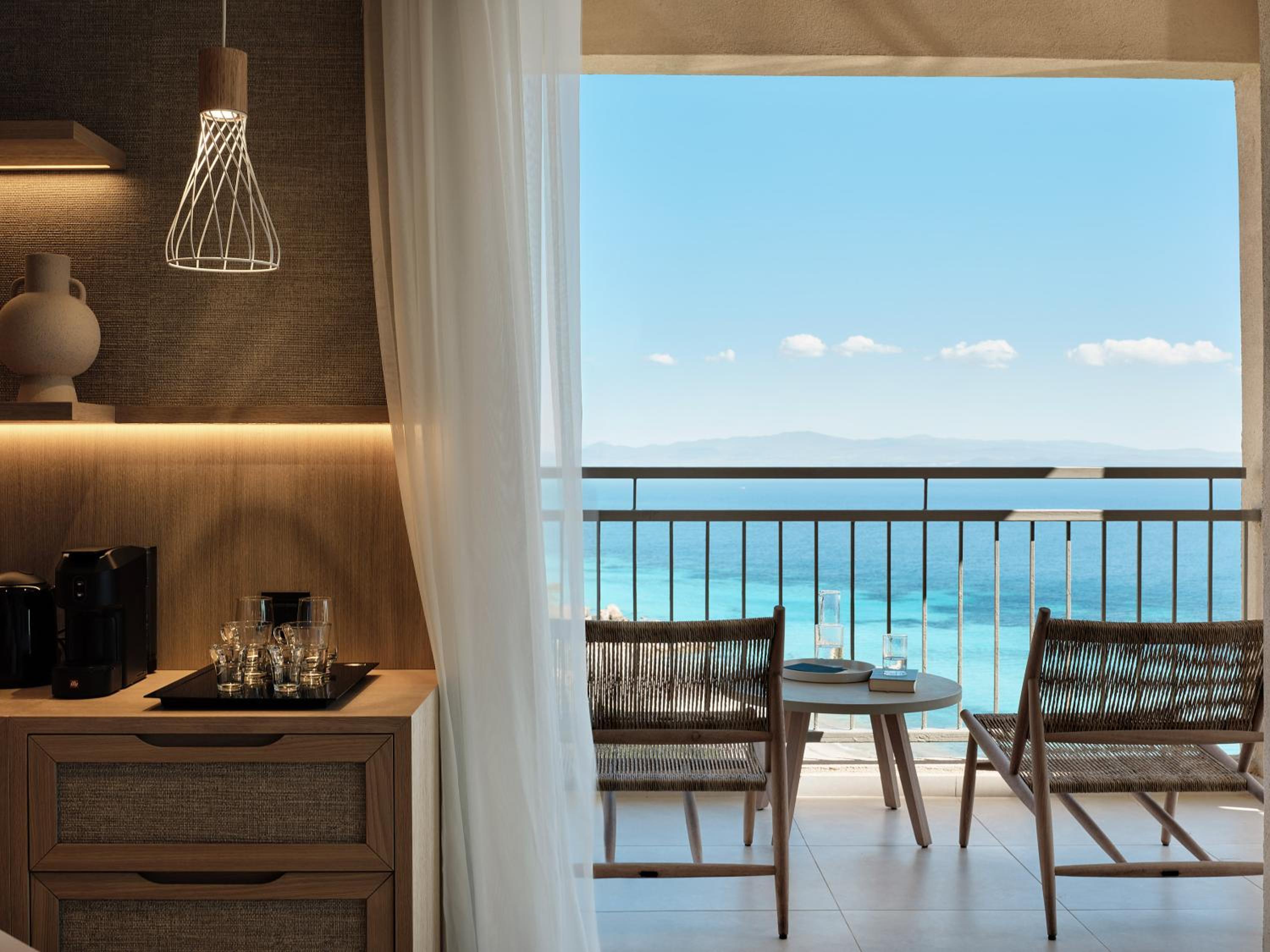 Deluxe Double Room with Sea View - Photo 13