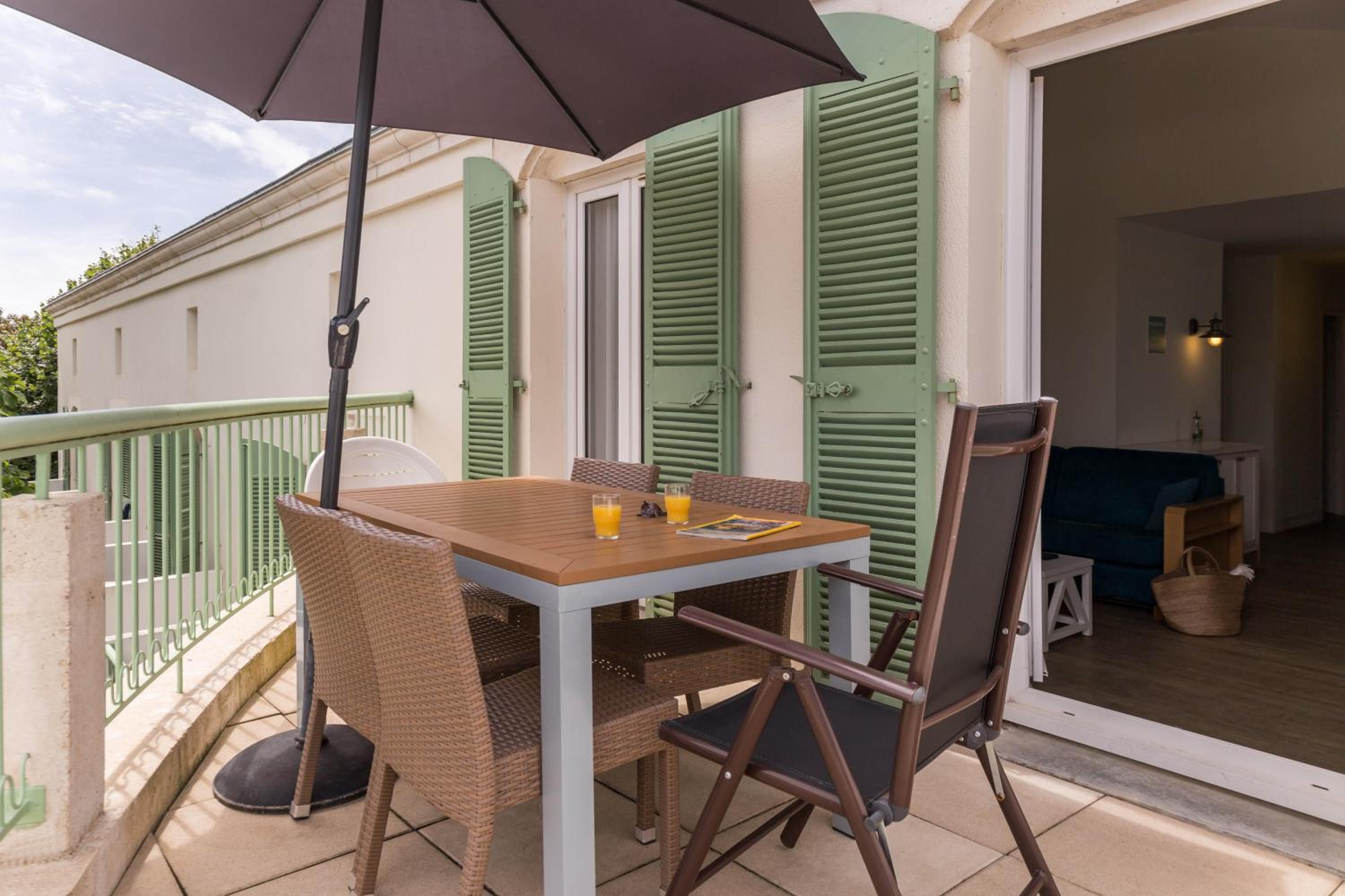 One-Bedroom Apartment with Terrace and Pool View (4 People) photo 3