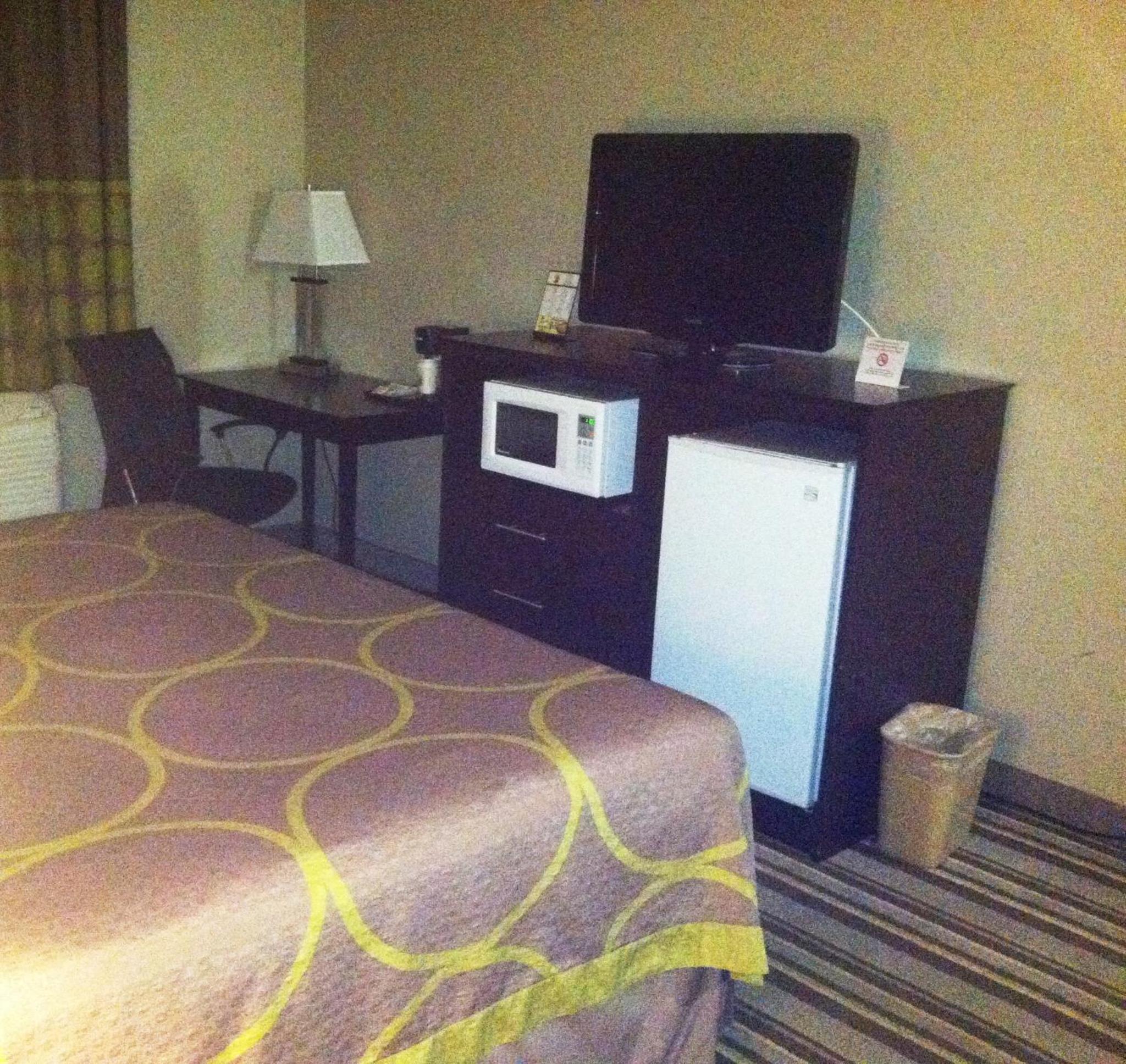 King Room - Non-Smoking - Photo 3