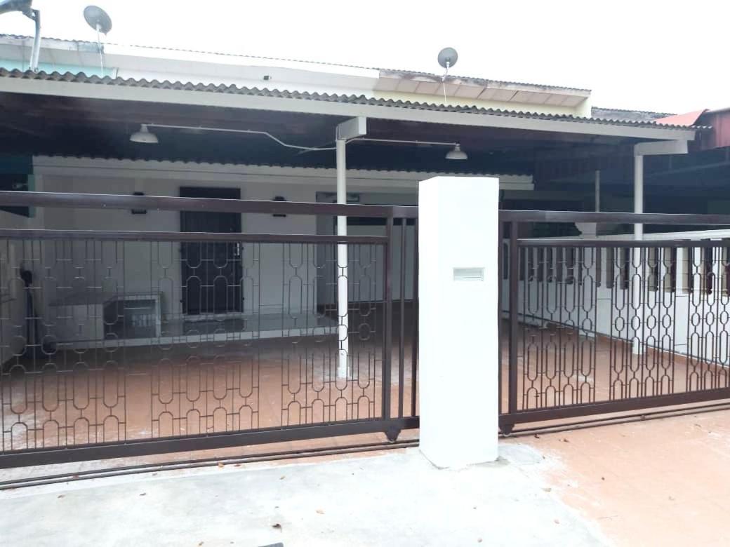 Three-Bedroom House photo 1