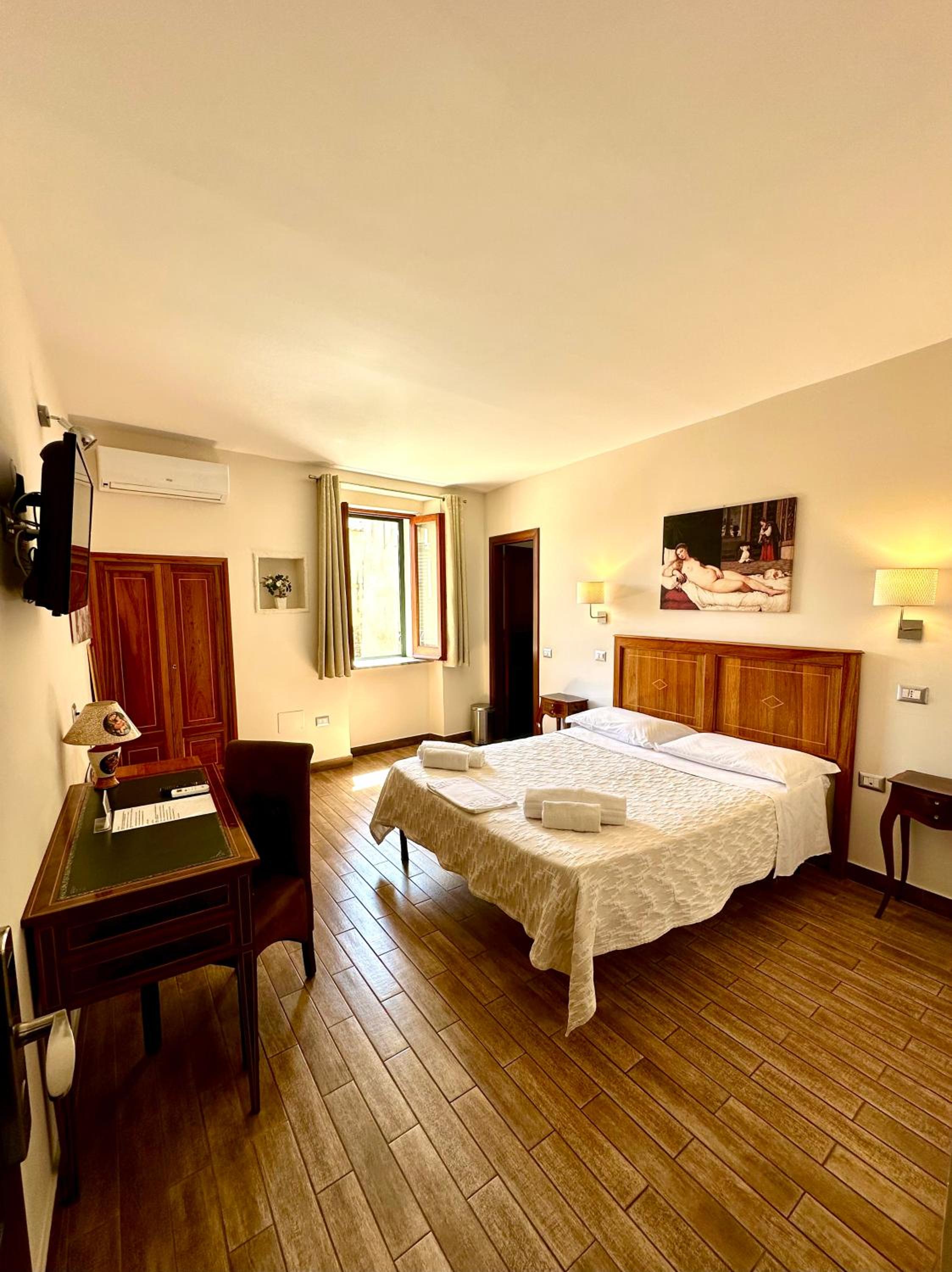 Deluxe King Room