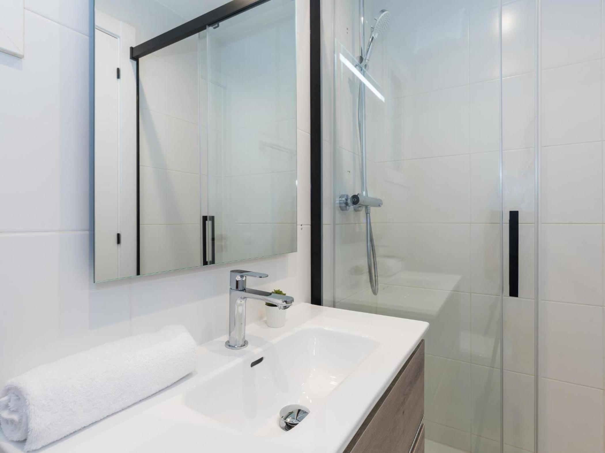 Three-Bedroom Apartment with Water View photo 3