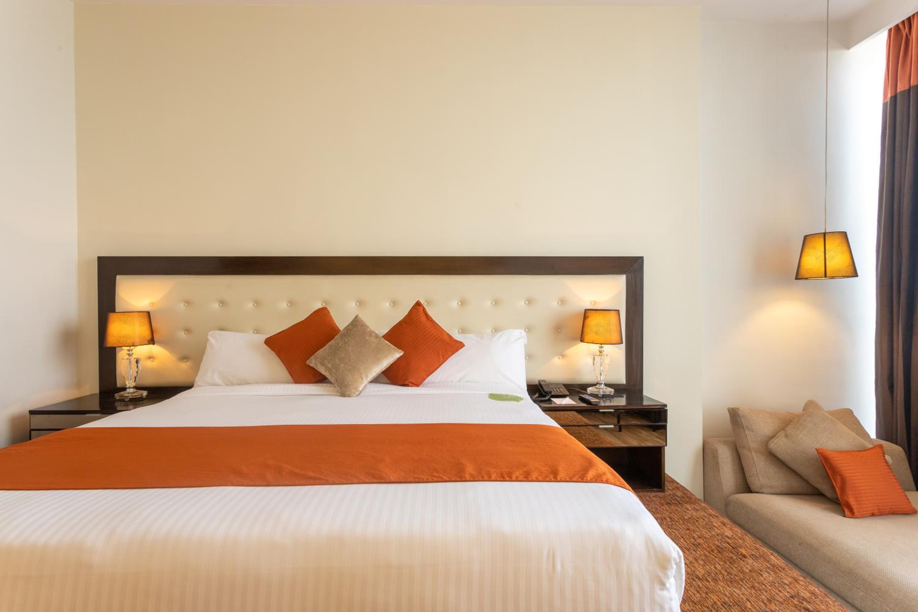 Executive King Or Twin Top Floor Rooms - Free access to Steam Jacuzzi & Gym