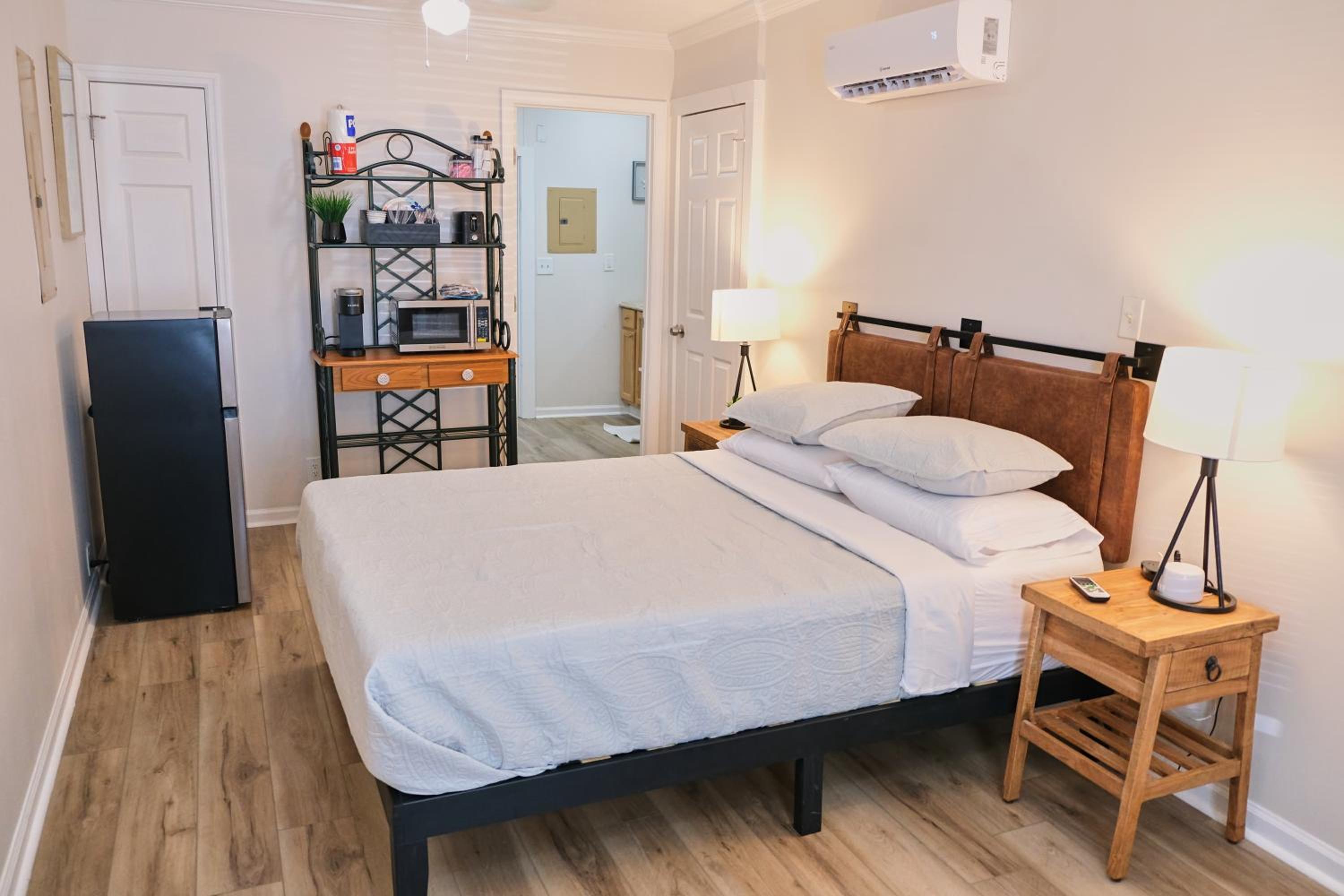 One-Bedroom Apartment photo 2