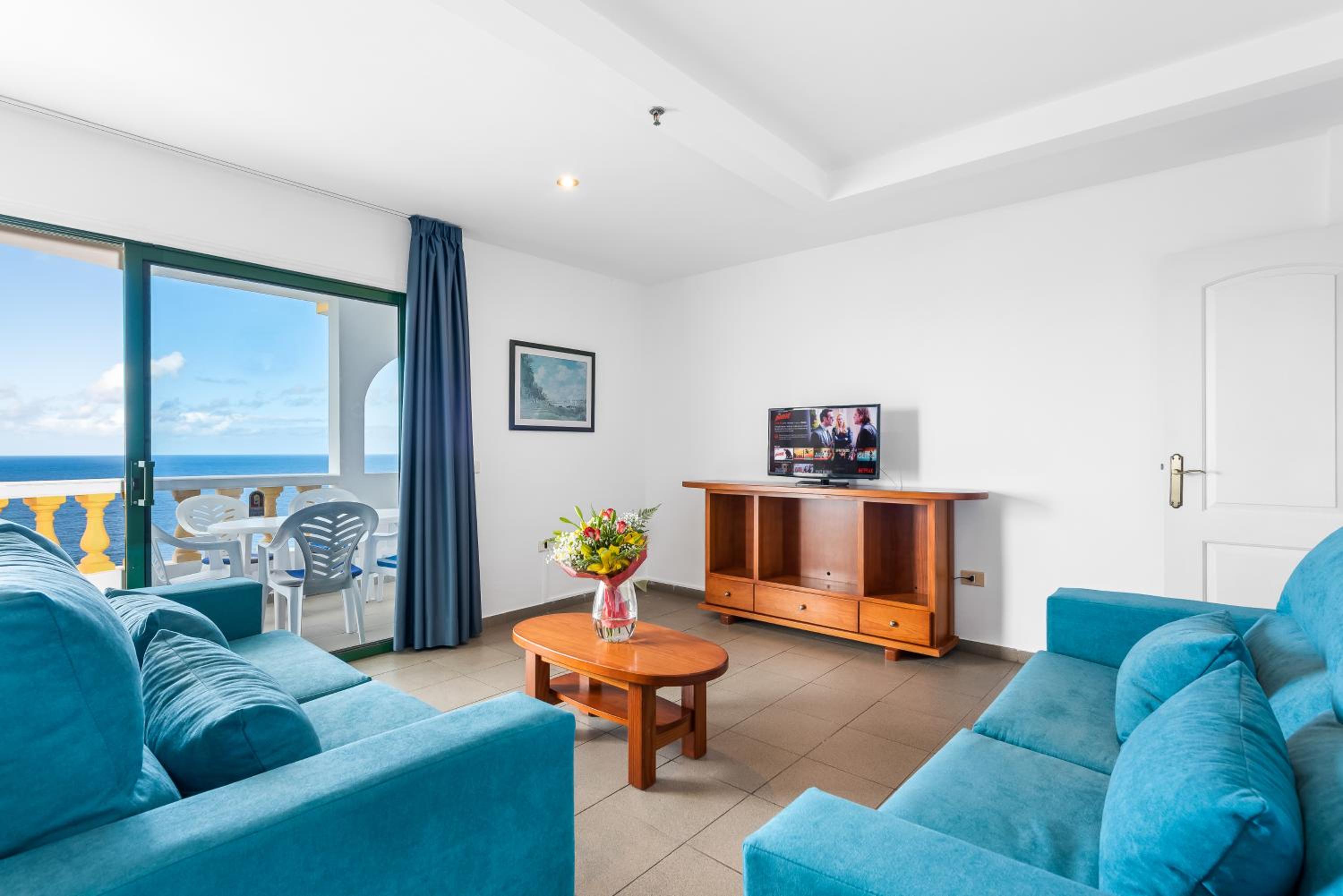 Superior Atlantic Two-Bedroom Apartment with Balcony and Sea View photo 3