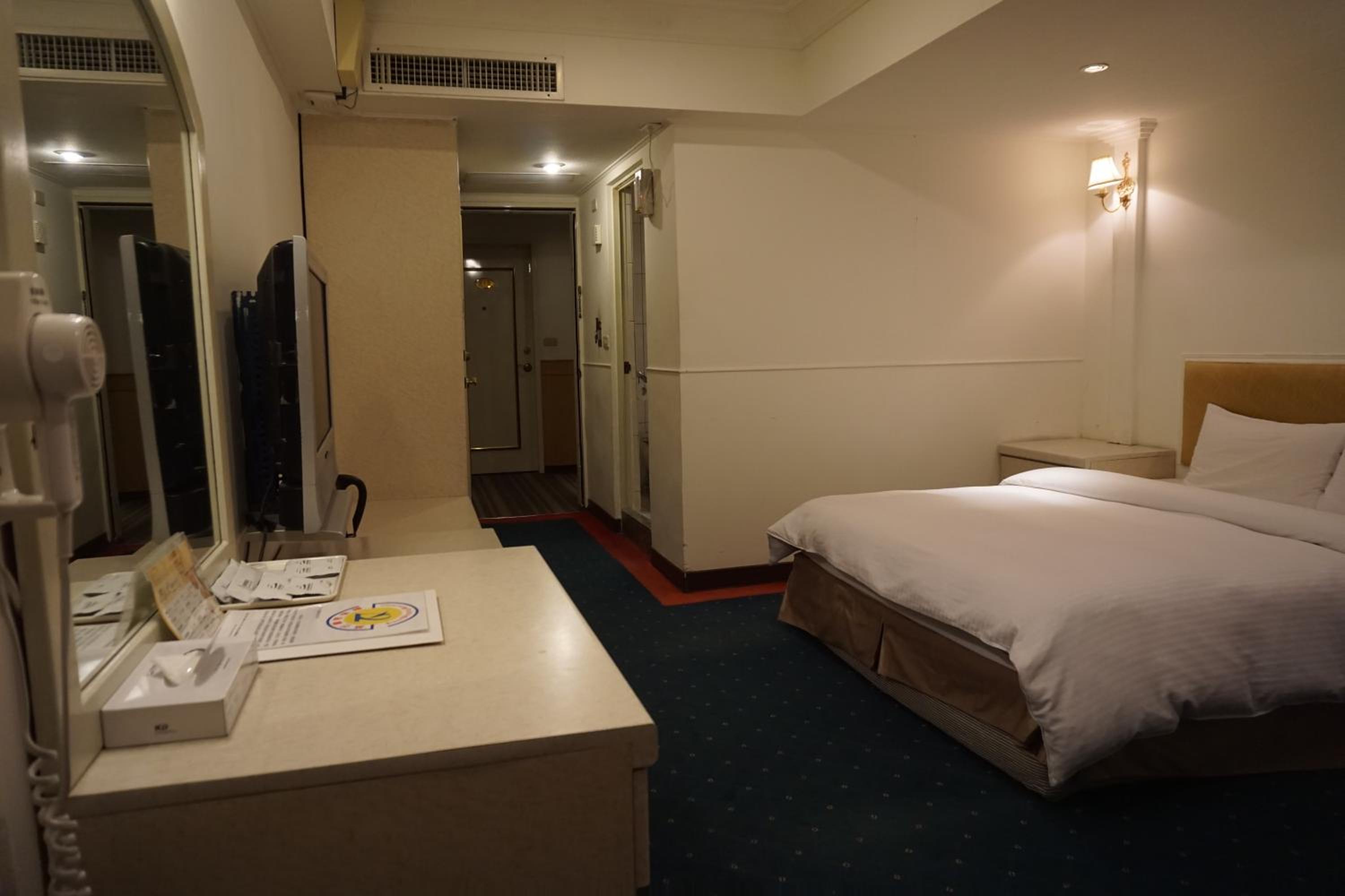Standard Double Room - Photo 11