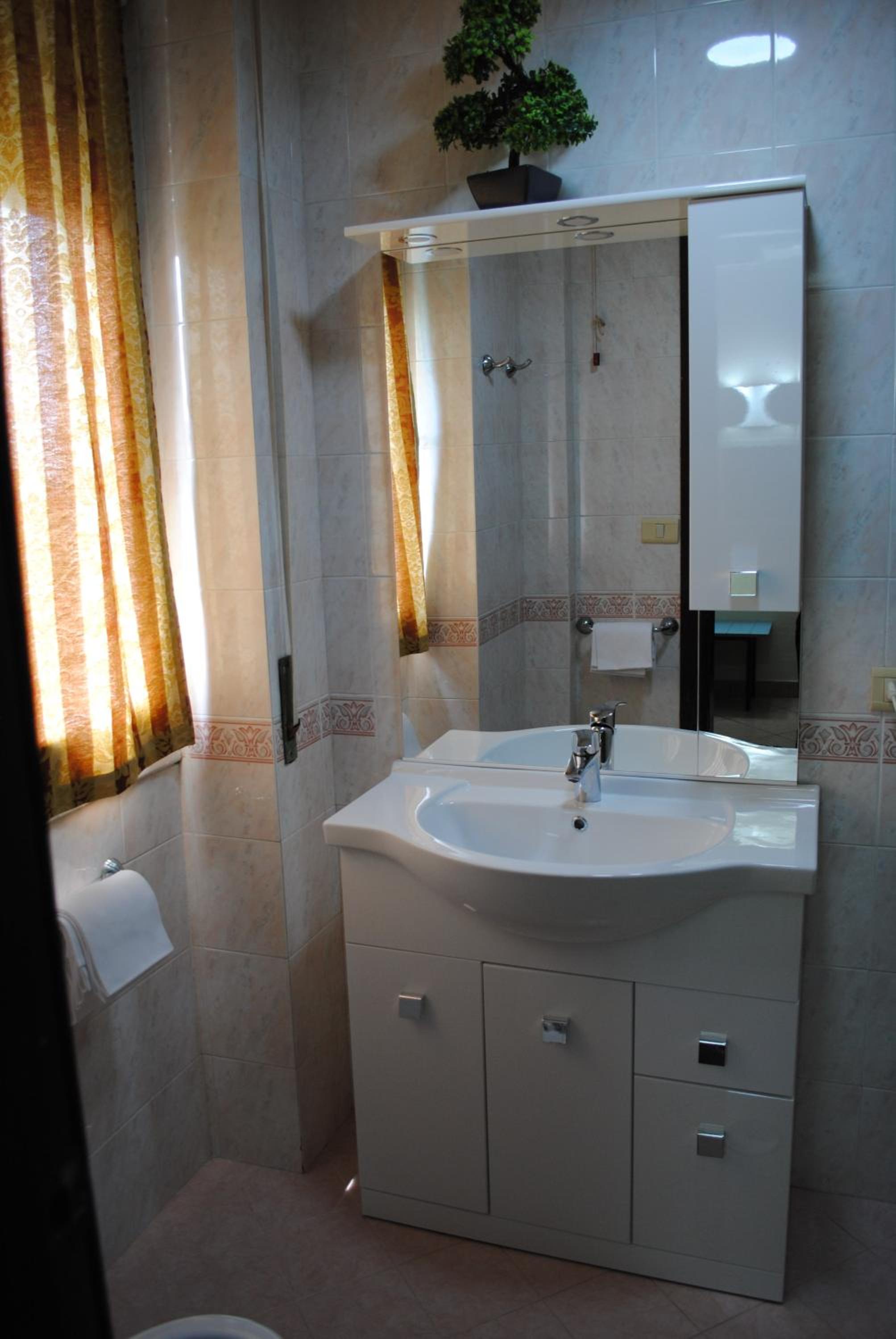 Double Room - Photo 23