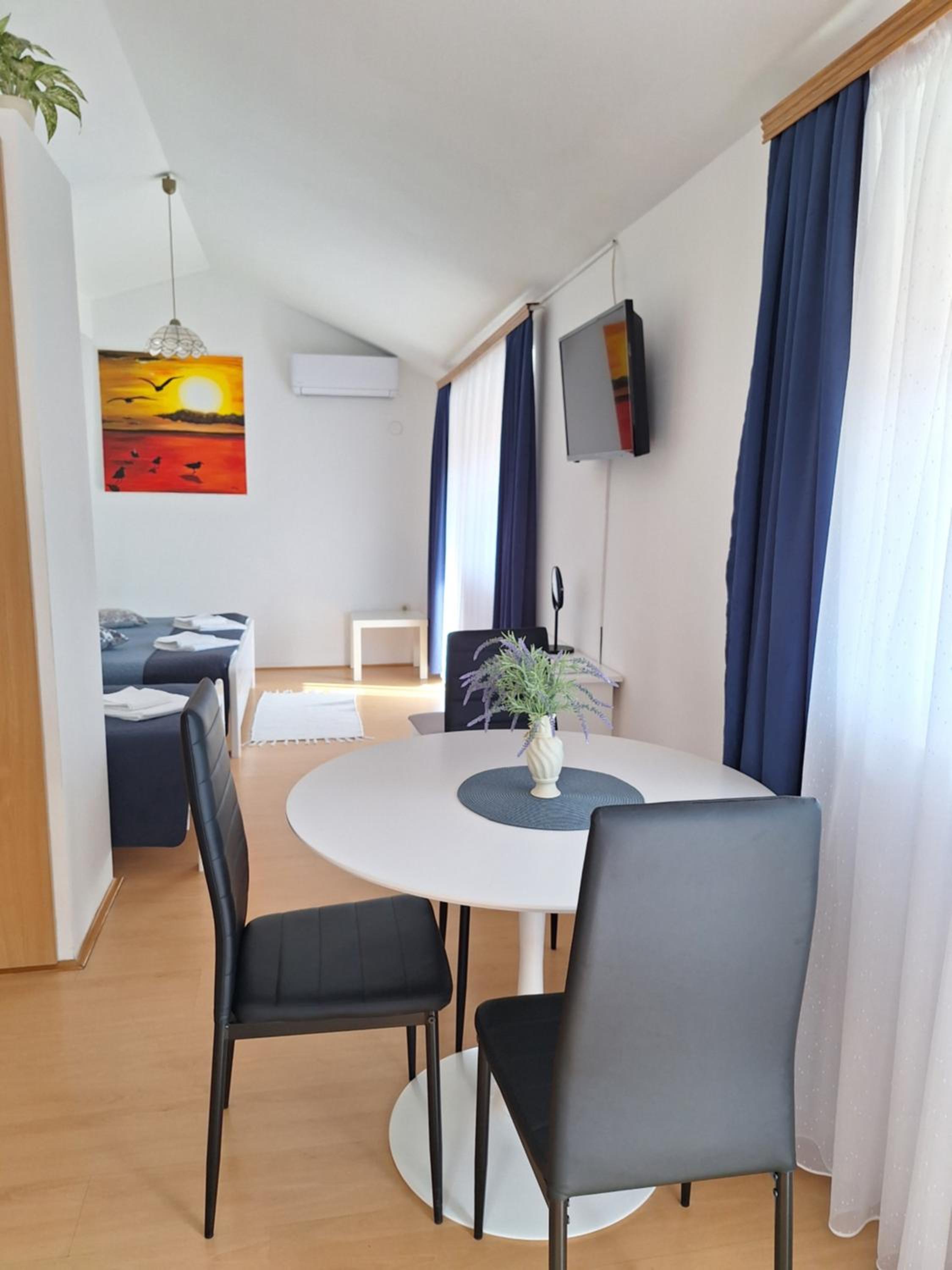 Studio Apartment - Photo 3