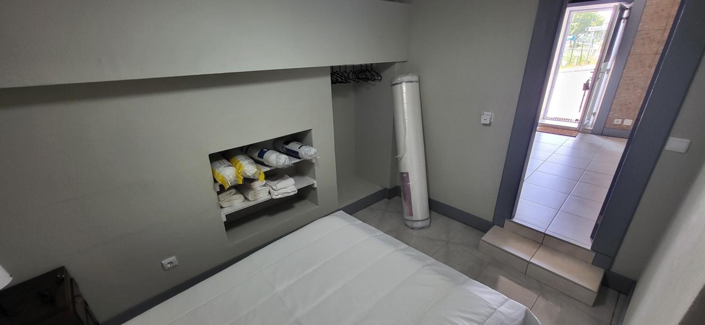 One-Bedroom House photo 1