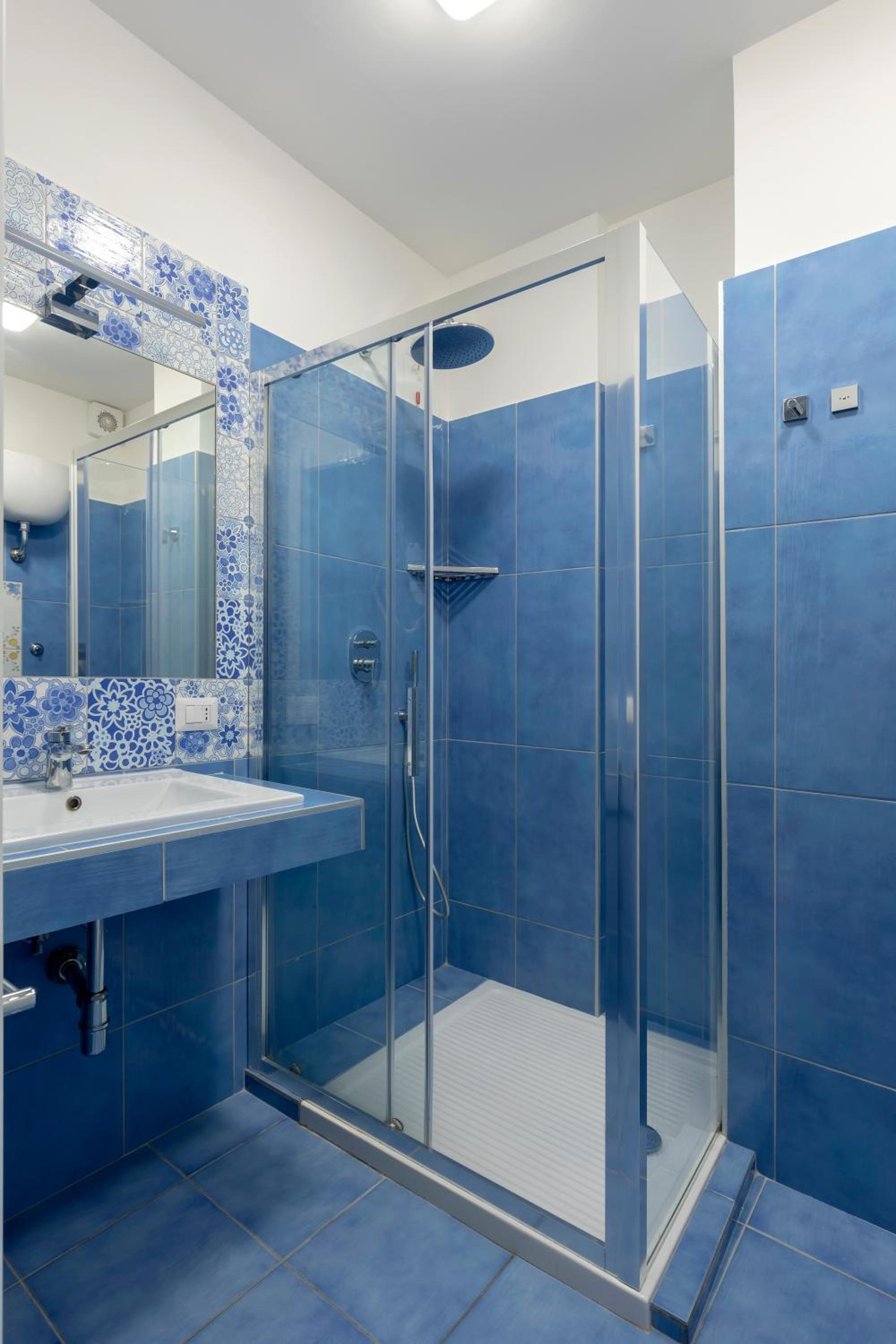 Deluxe Double or Twin Room with Balcony and City View photo 3
