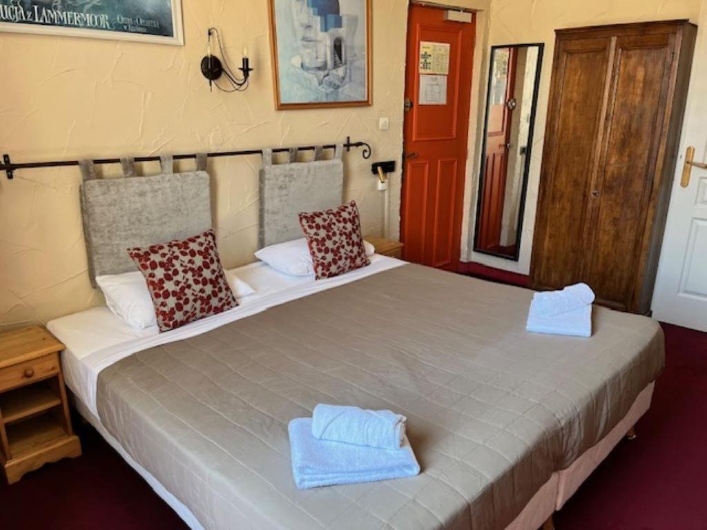 Standard King Room