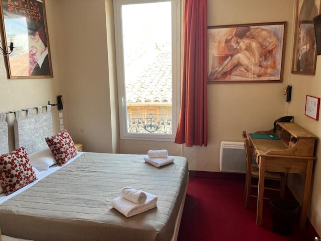 Standard Queen Room