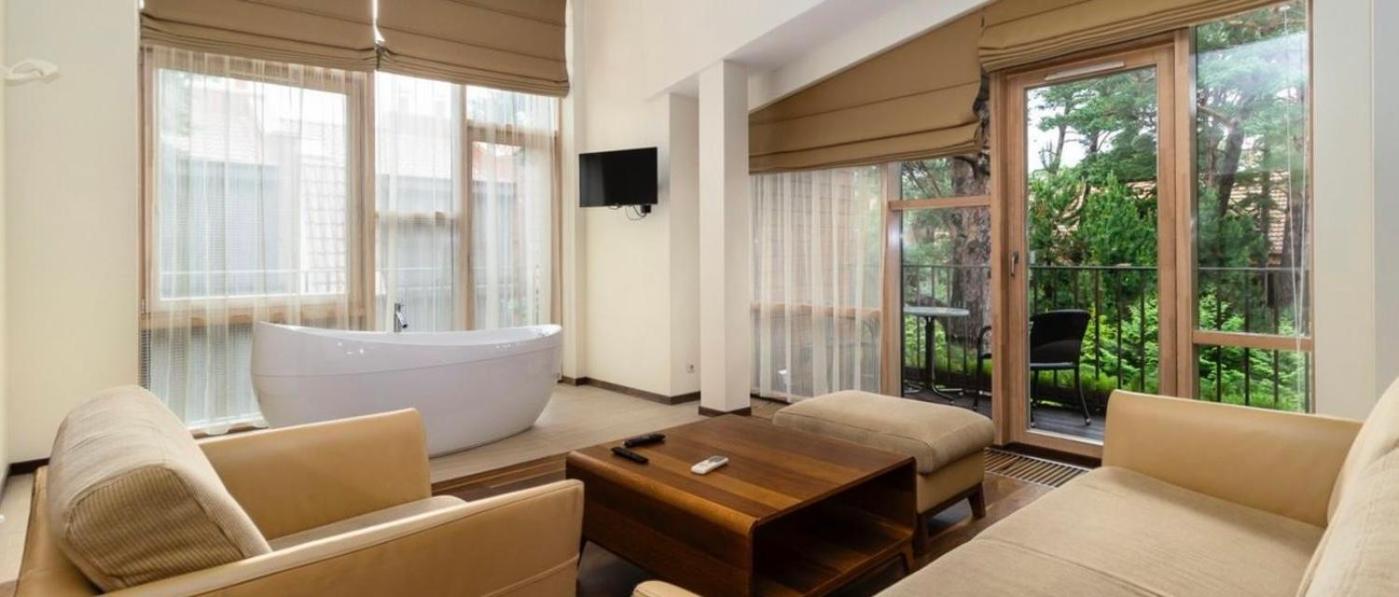 One-Bedroom Loft Apartment with Balcony photo 1