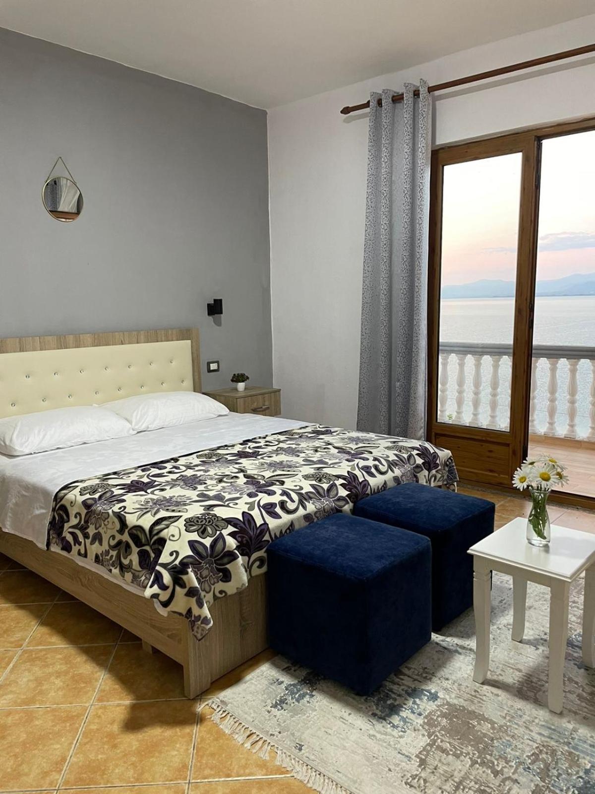 King Room with Lake View photo 1