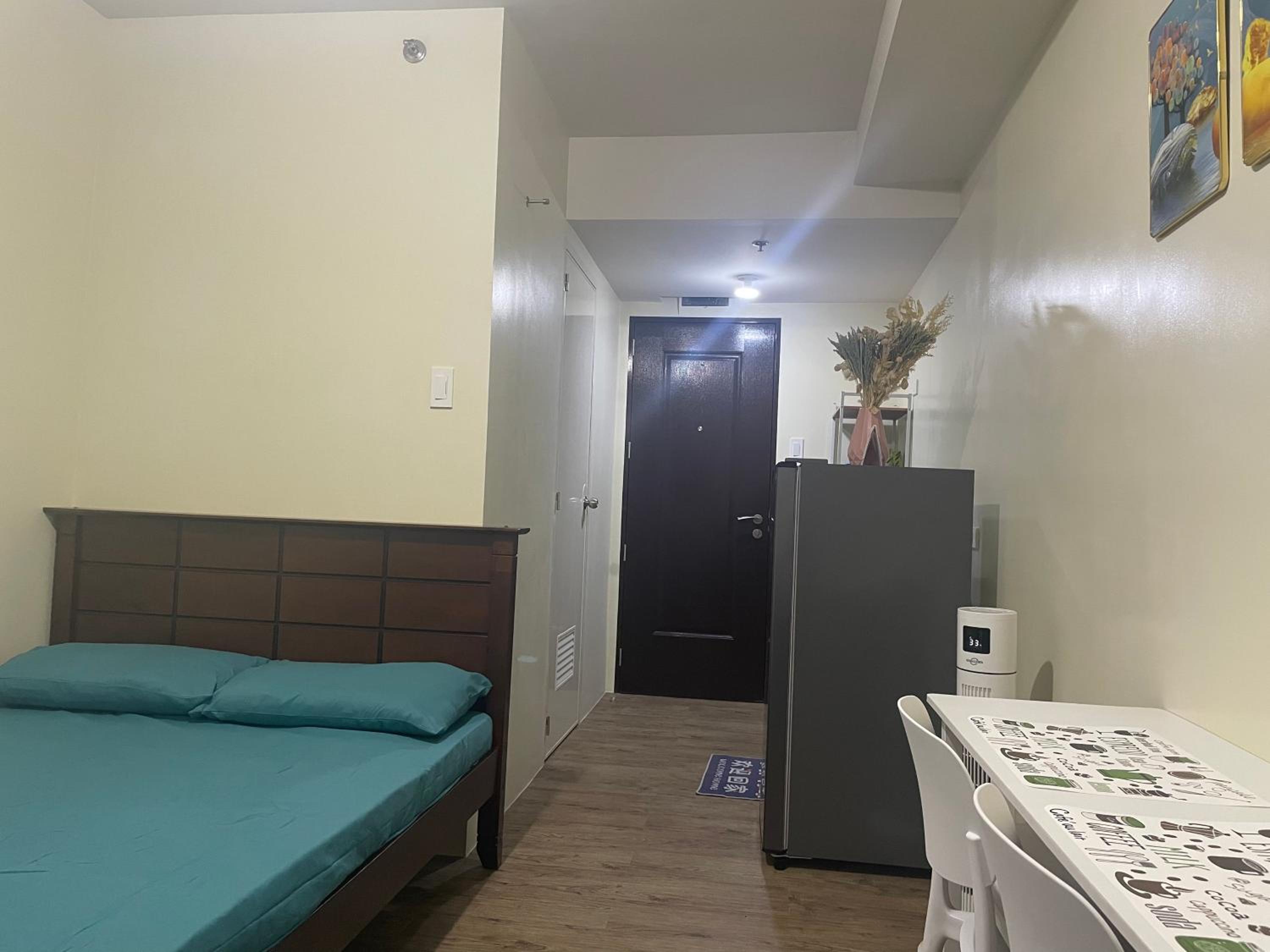 Studio Apartment with One Double Bed