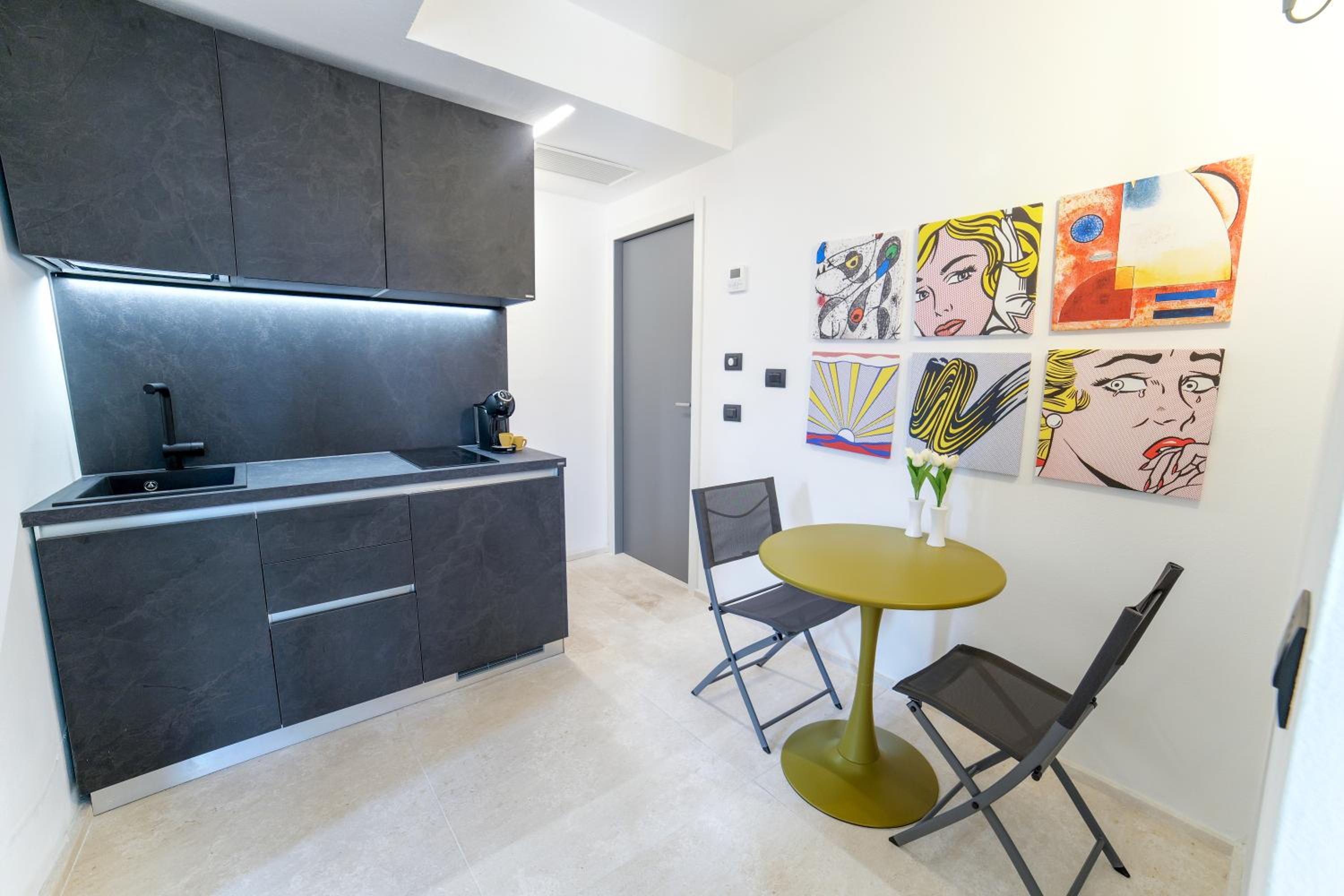 Family Studio photo 2