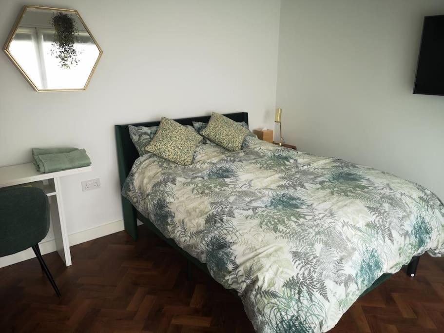 One-Bedroom Apartment photo 3