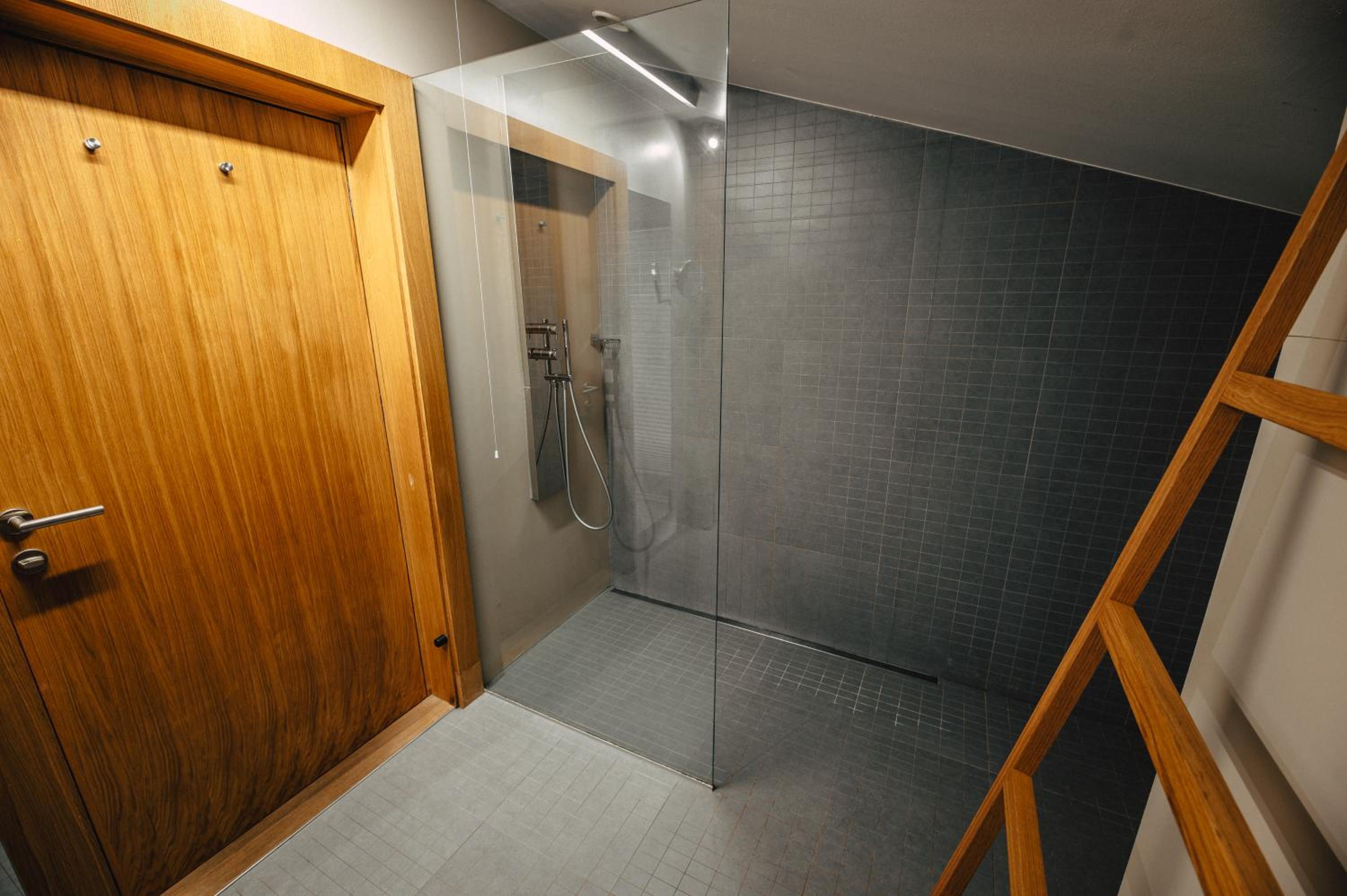 Deluxe King Suite