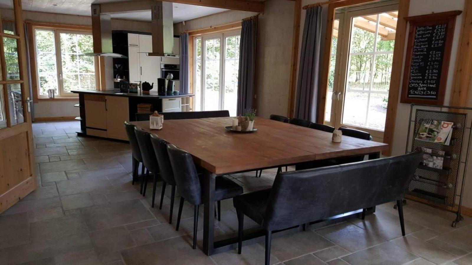 Villa photo 2