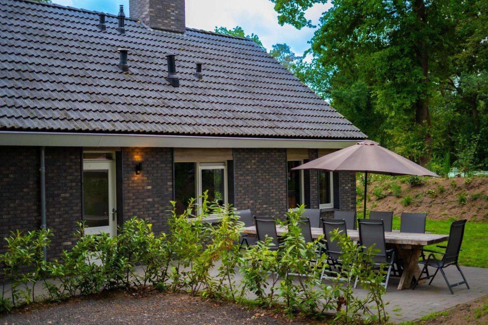 Villa photo 2