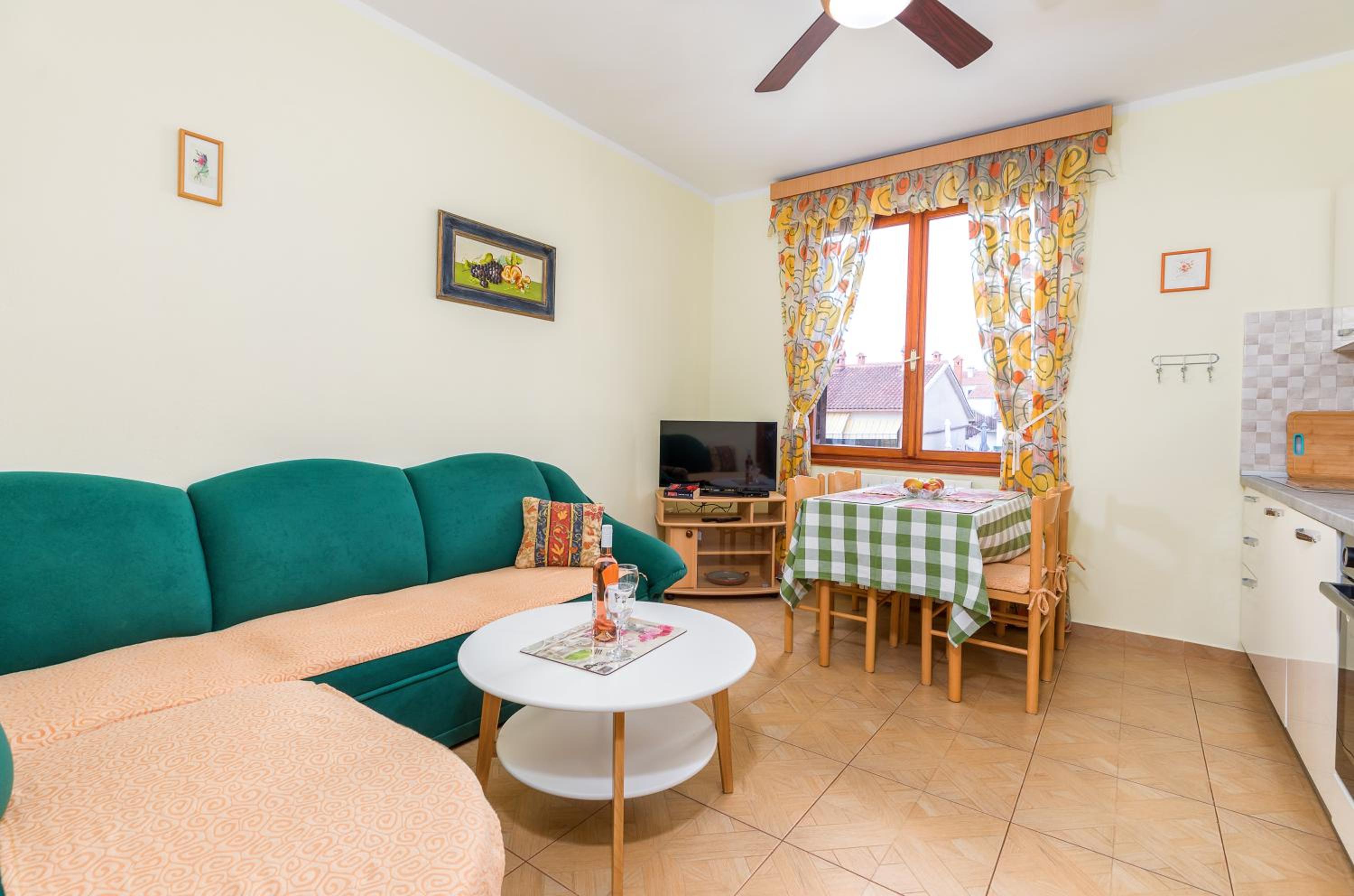 One Bedroom Apartment With Balcony