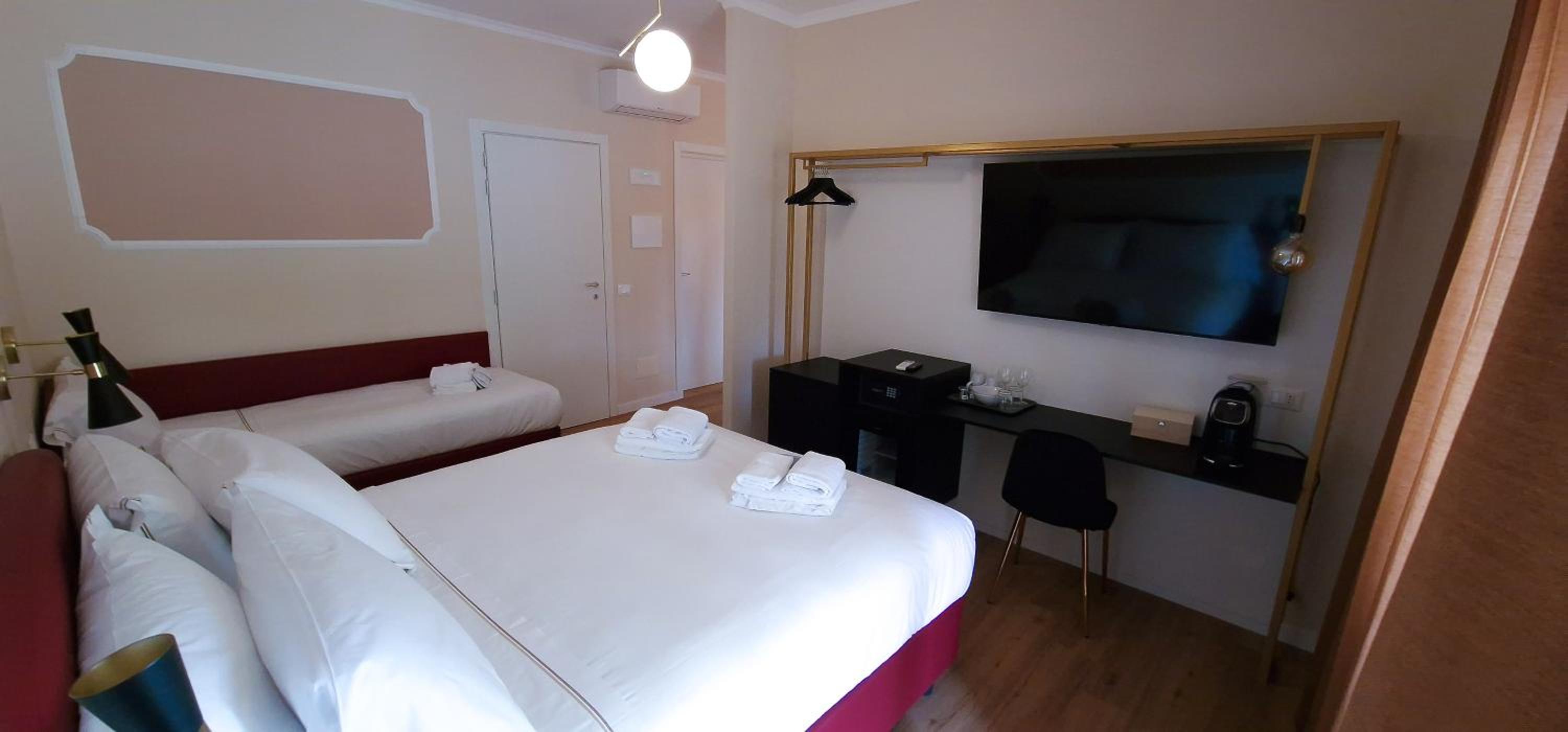 Superior Triple Room photo 3