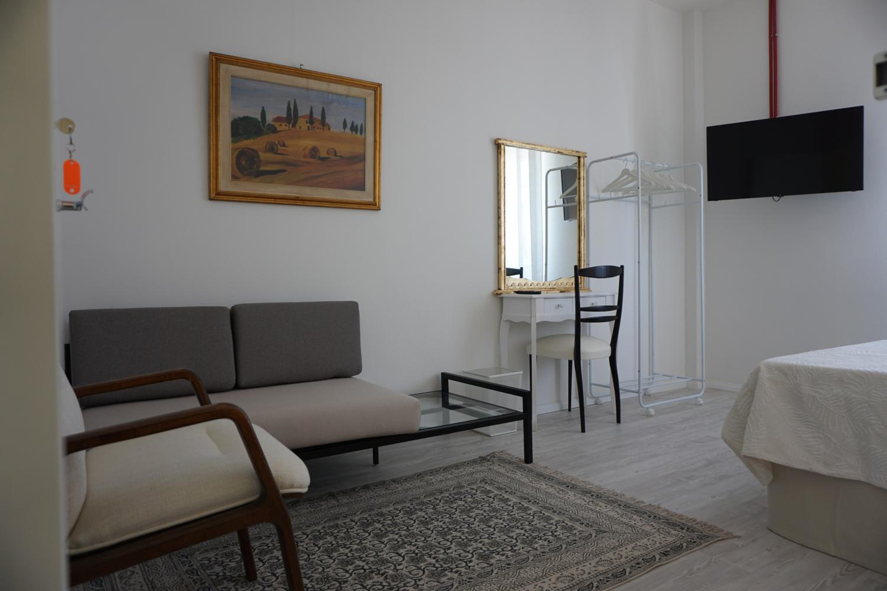 Family Room with Private Bathroom photo 2