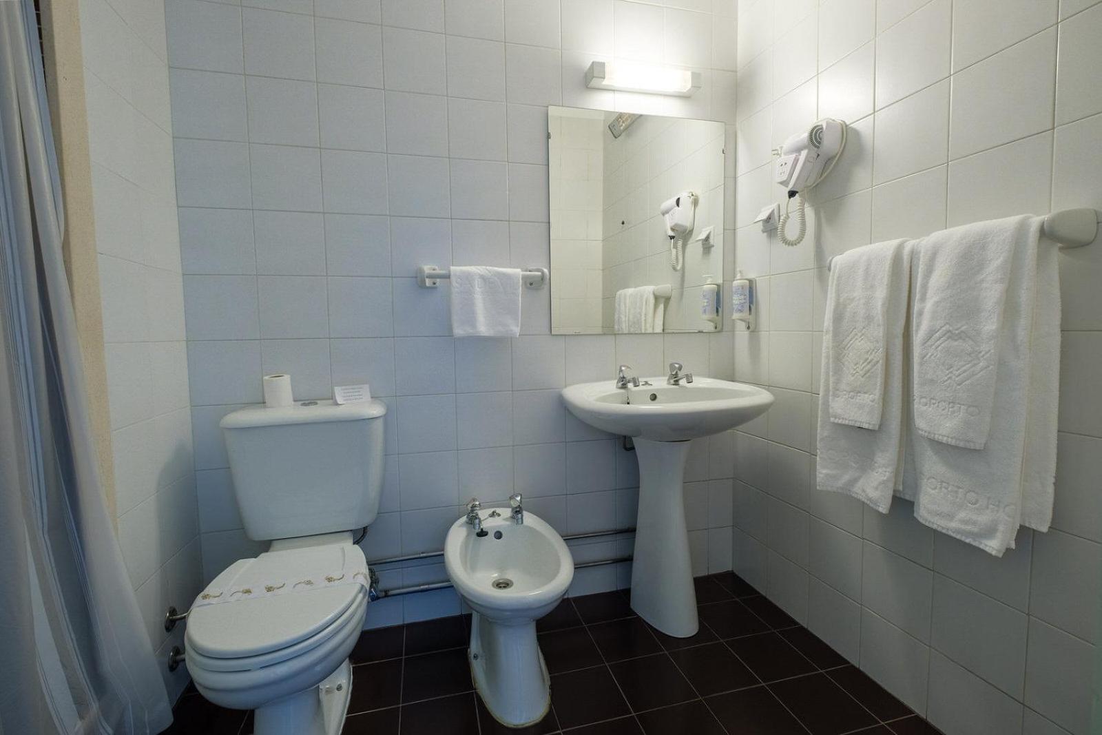 Deluxe Double or Twin Room - Photo 16