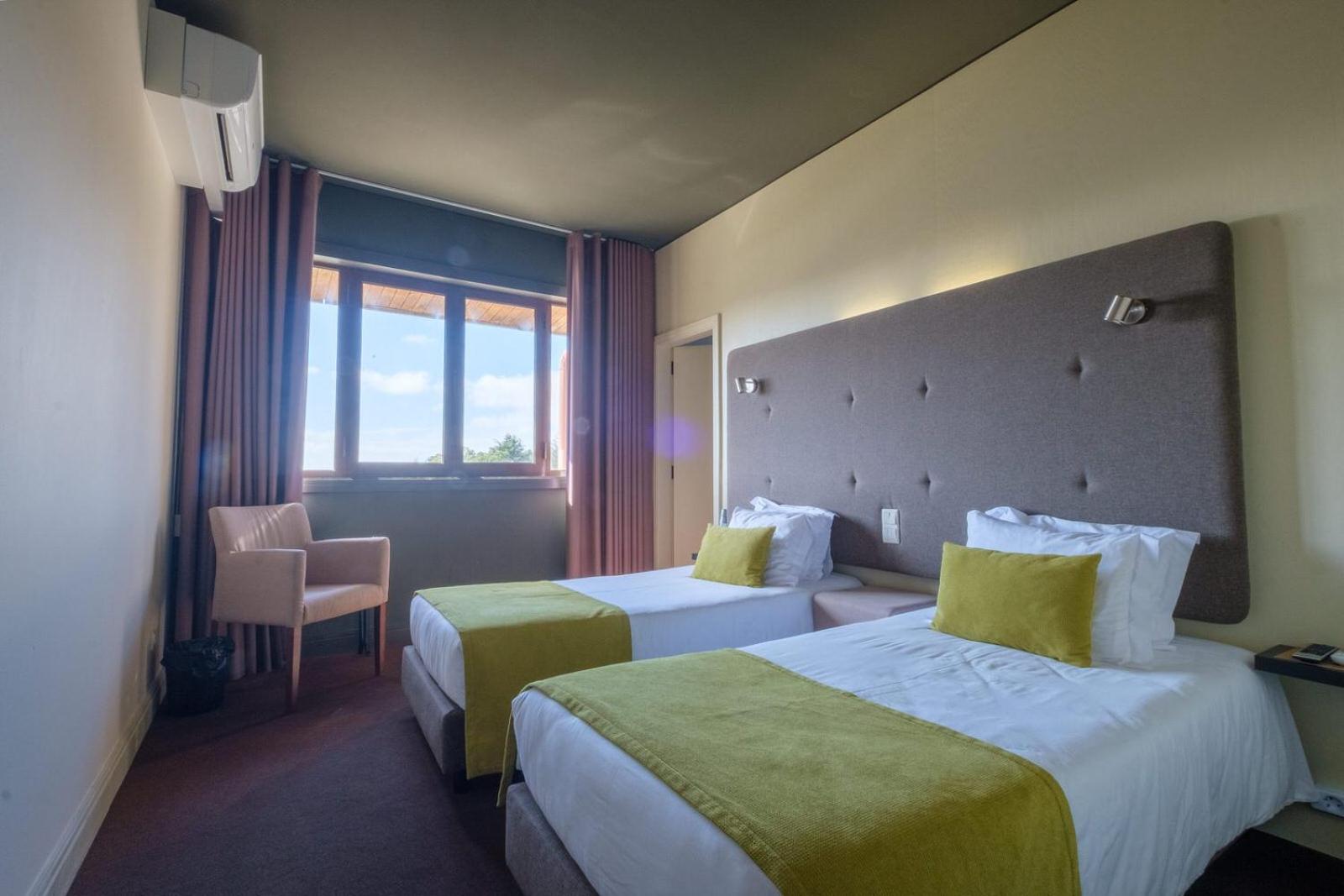 Deluxe Double or Twin Room with Sea View - Photo 14