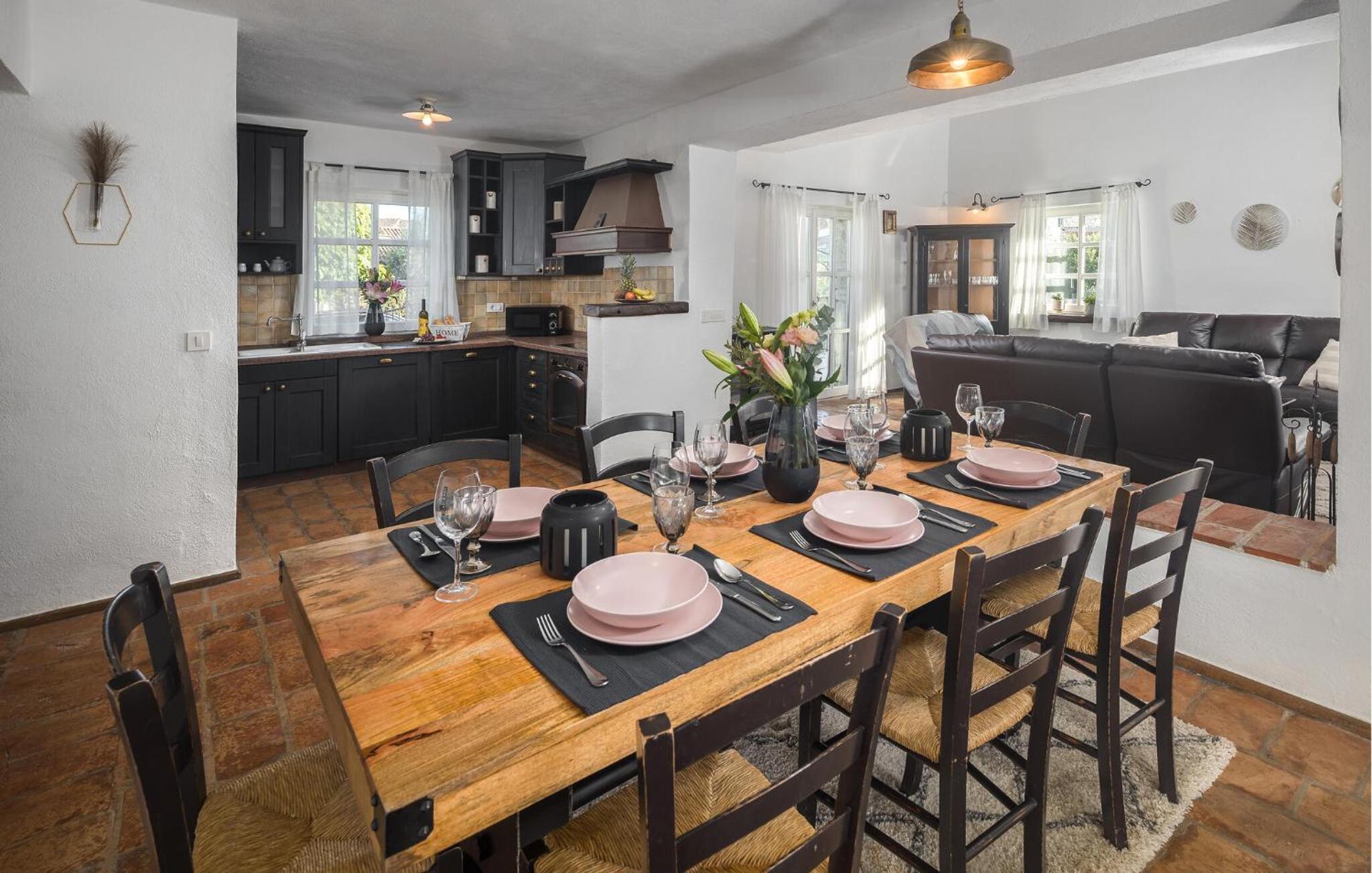 Four-Bedroom Vacation Home photo 2