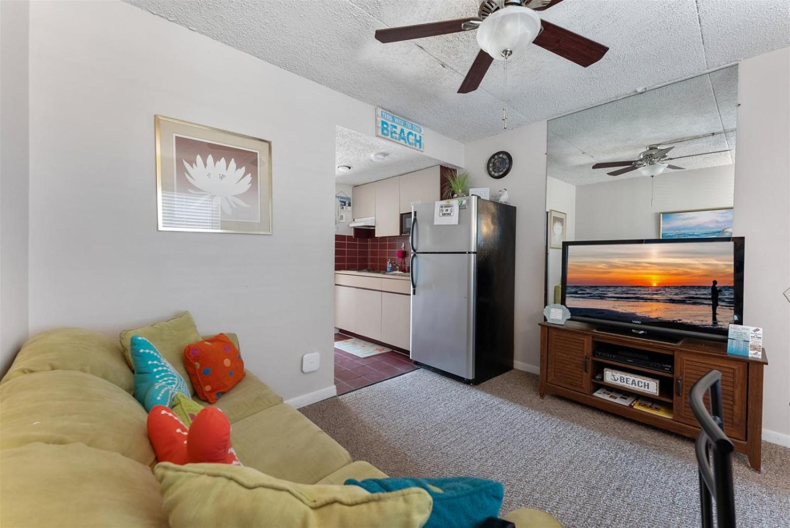 One-Bedroom Apartment photo 1